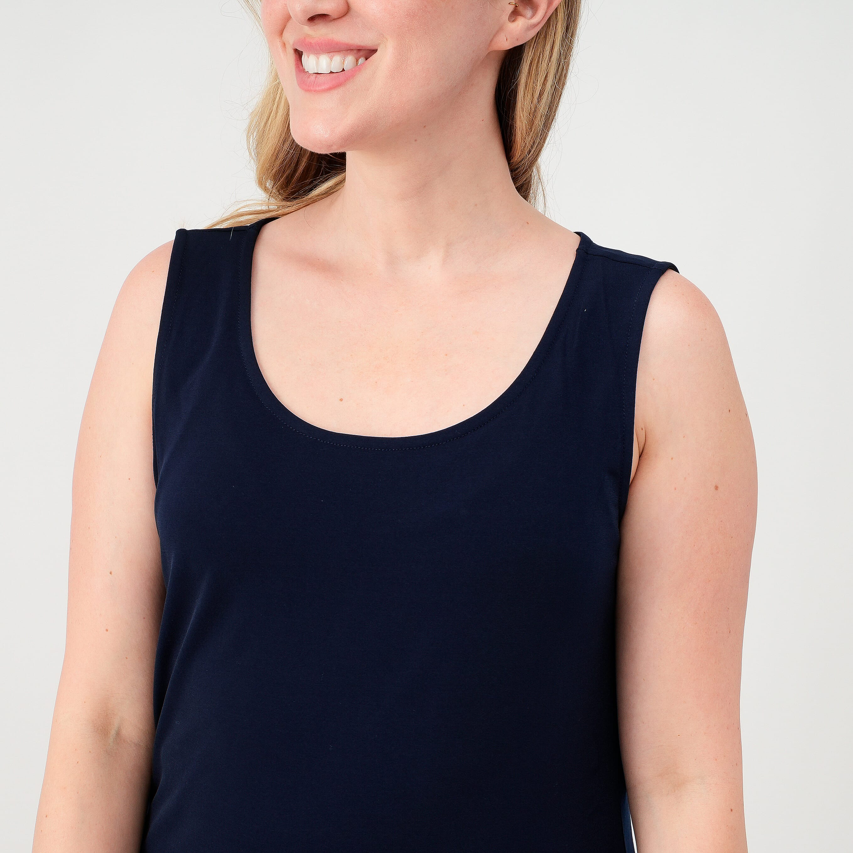 Susan Graver Navy and Scarlet Red Set Of 2 Modern Essentials Liquid Knit Tanks - 1X