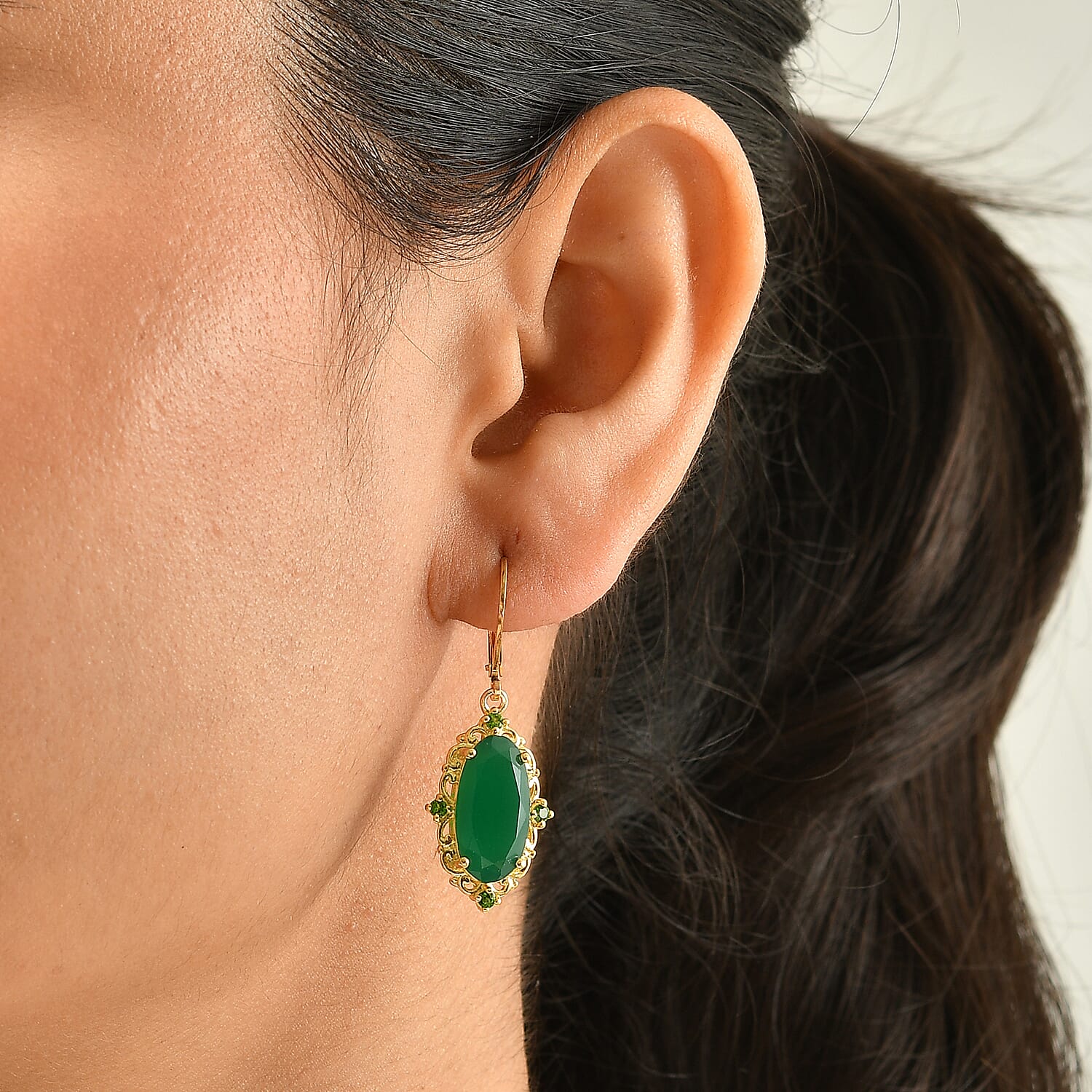 EverTrue Verde Onyx and Chrome Diopside 8.70 ctw Solitaire Lever Back Earrings in 18K YG Plated
