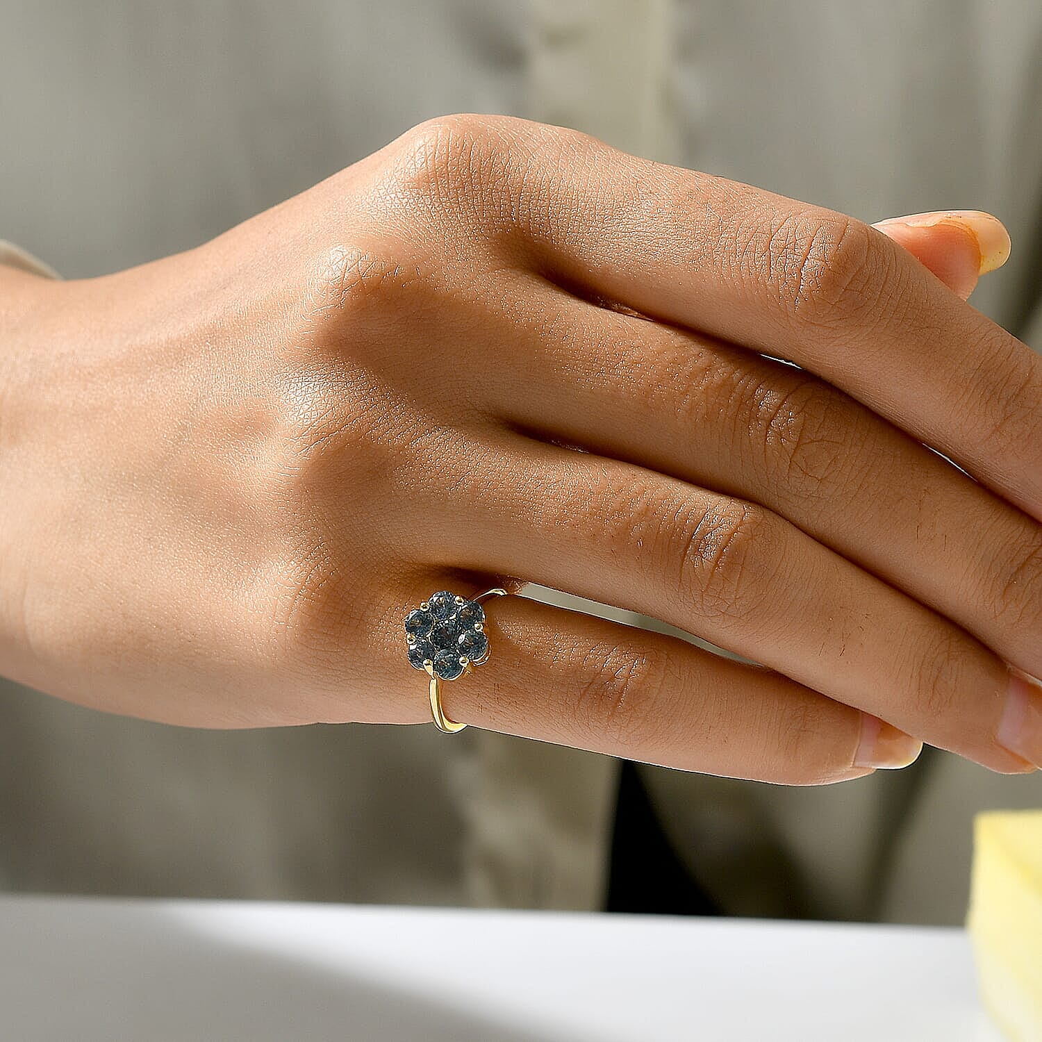 D'Joy Premium Montana Sapphire 1.70 ctw Mountain Bloom Ring in 18K Vermeil Yellow Gold Over Sterling Silver (Size 5.0)