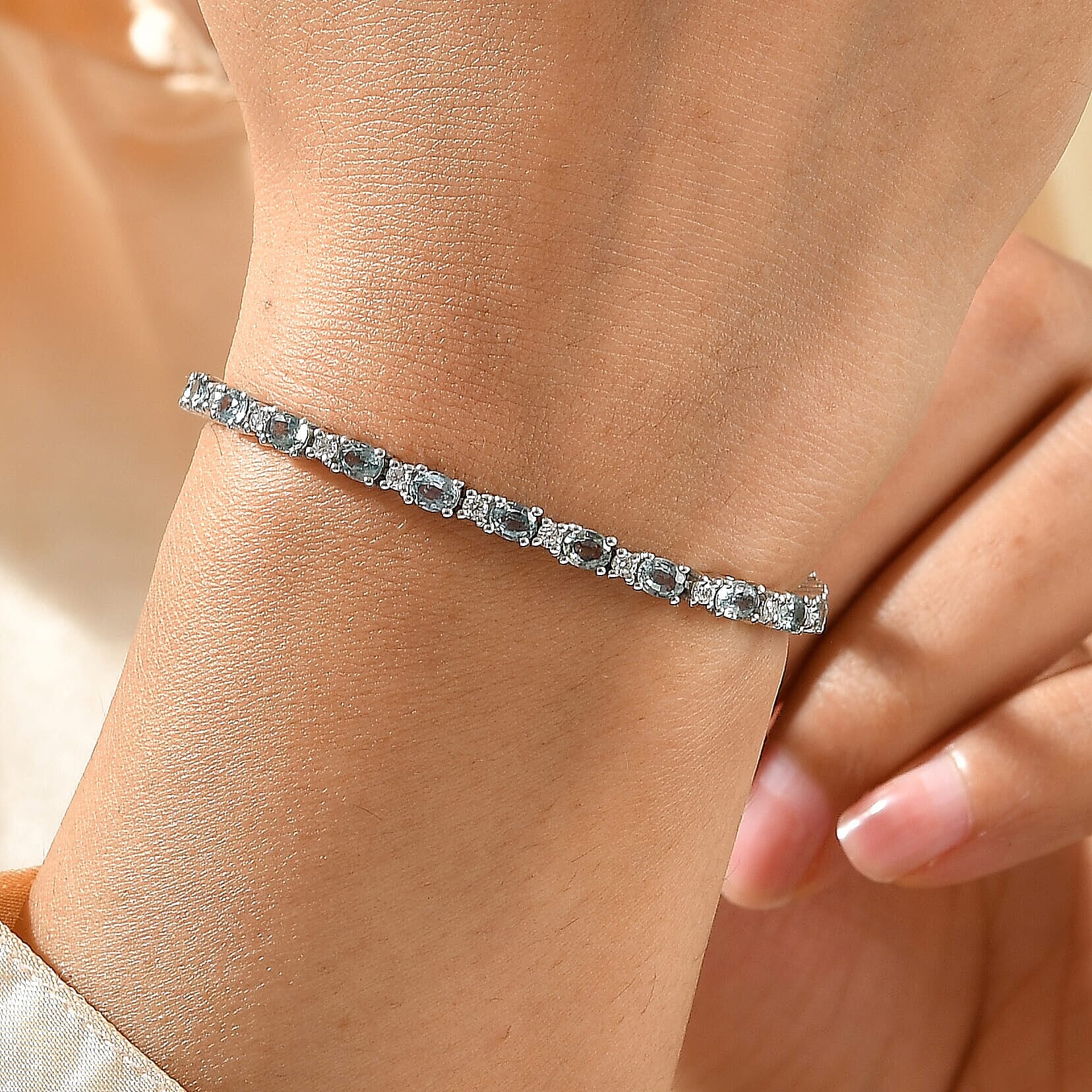 D'Joy Premium Montana Sapphire and Moissanite 6.50 ctw Rockies Riverlight Bracelet in Rhodium Over Sterling Silver (6.50 In)