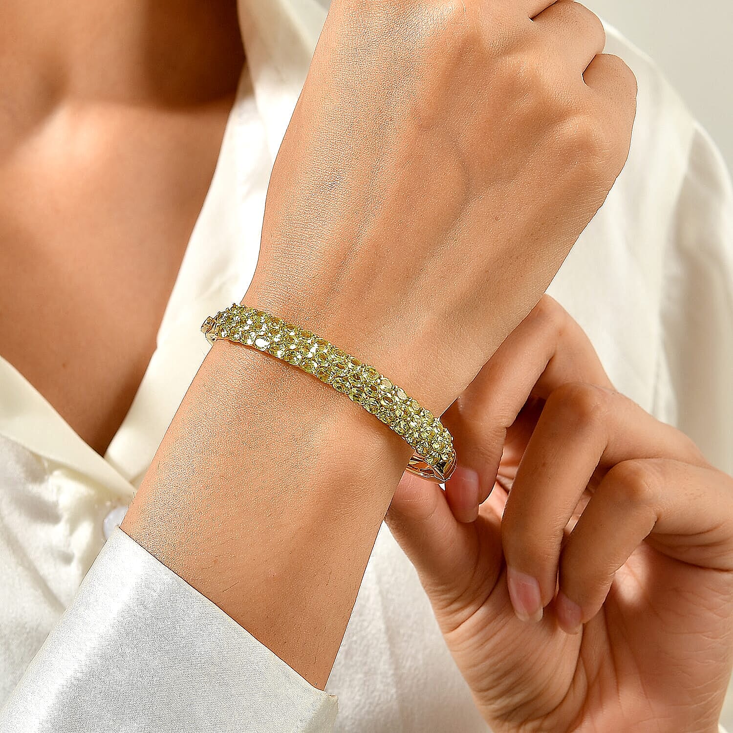 EverTrue Premium Hebei Peridot 7.20 ctw Bangle Bracelet in 18K YG Plated (6.50 In)