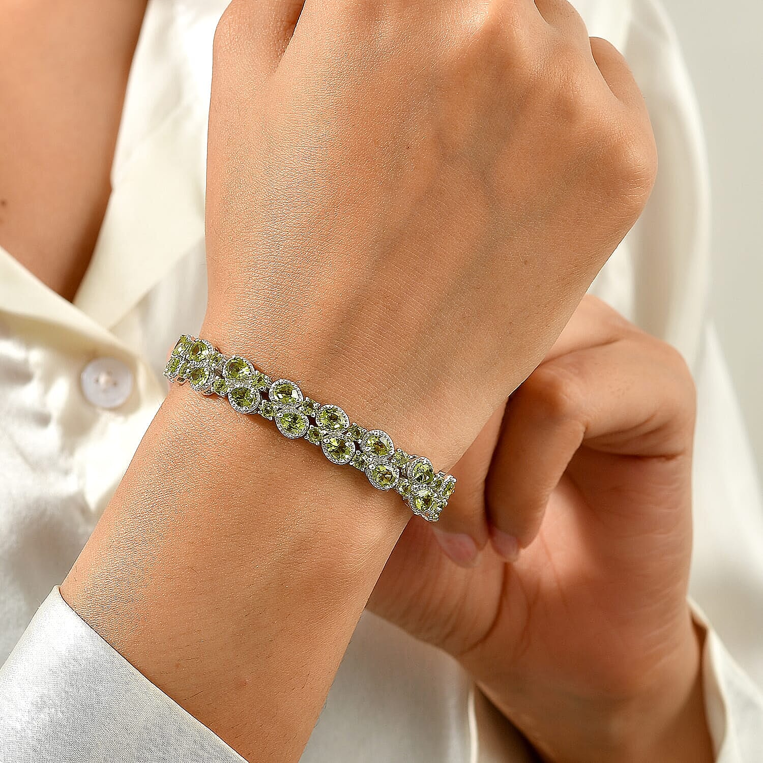 D'Joy Premium Hebei Peridot 16.90 ctw Cluster Bracelet in Rhodium Over Sterling Silver (7.25 In)