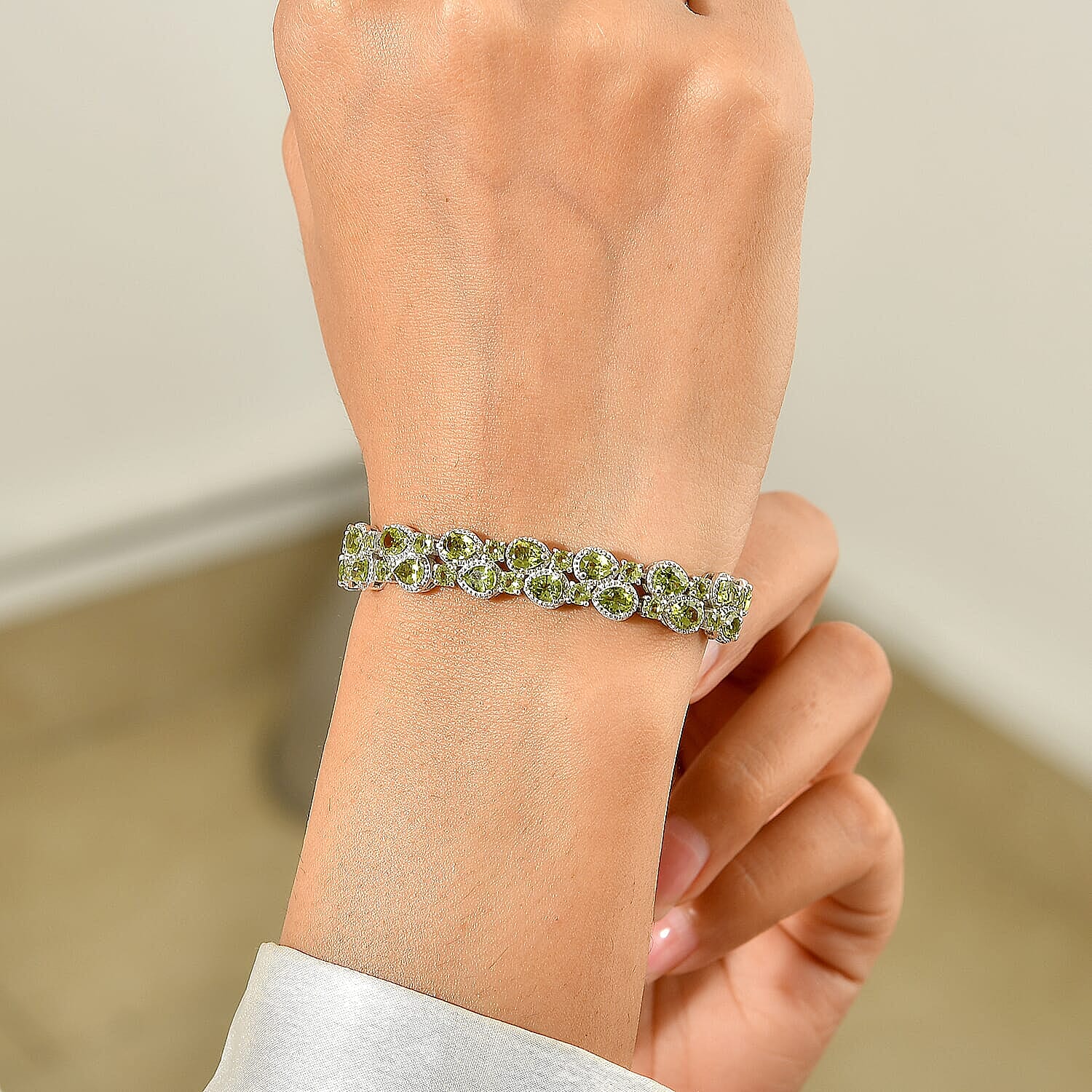 D'Joy Premium Hebei Peridot 16.90 ctw Cluster Bracelet in Rhodium Over Sterling Silver (7.25 In)