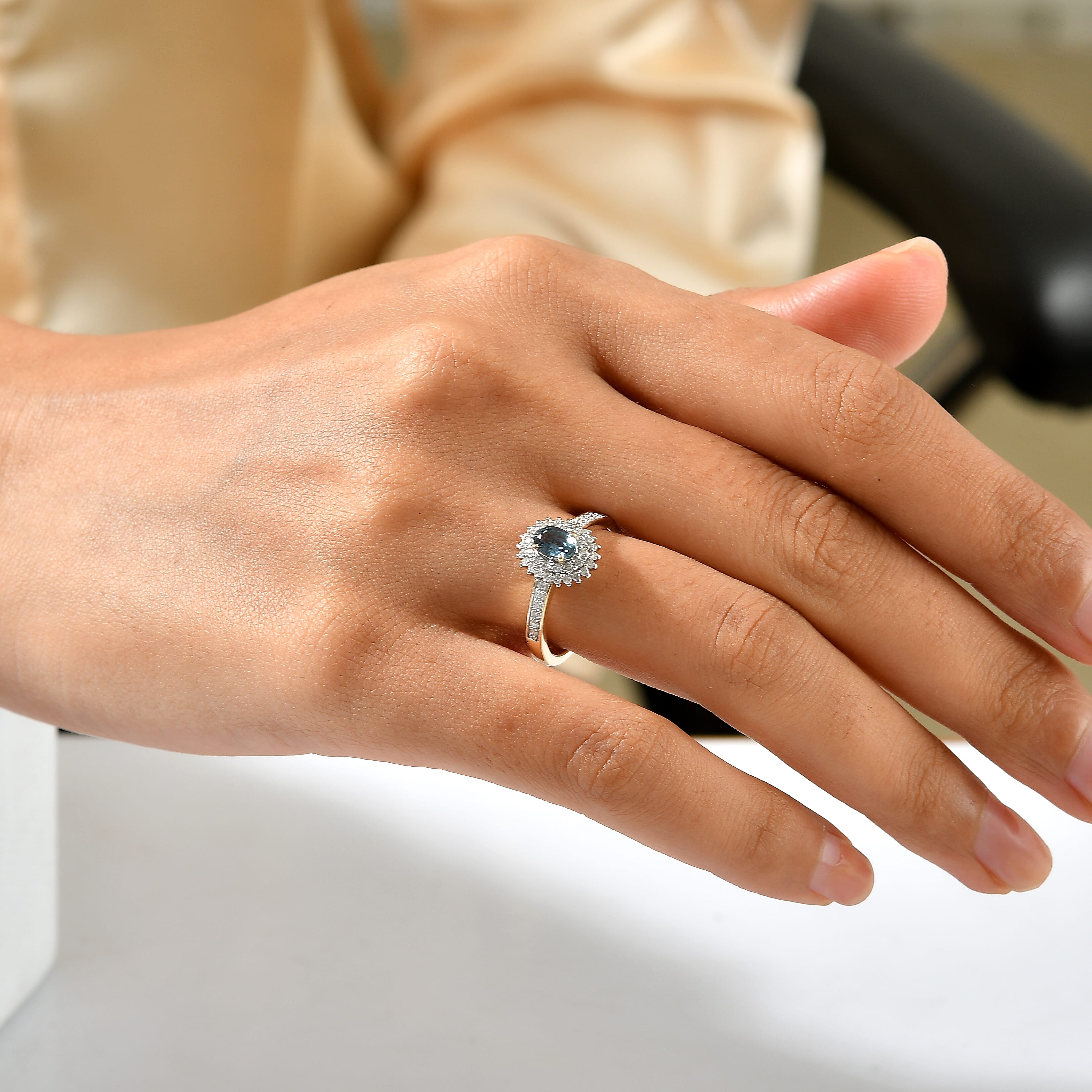 Luxoro Premium Montana Sapphire and Diamond (I2) 1.00 ctw Alpine Rosette Ring in 10K Yellow Gold (Size 6.0)