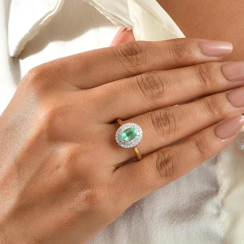 Certified and Appraised Luxoro AAA Boyaca Colombian Emerald and Diamond (I2) 1.10 ctw Ring in 10K Yellow Gold (Size 6.0)