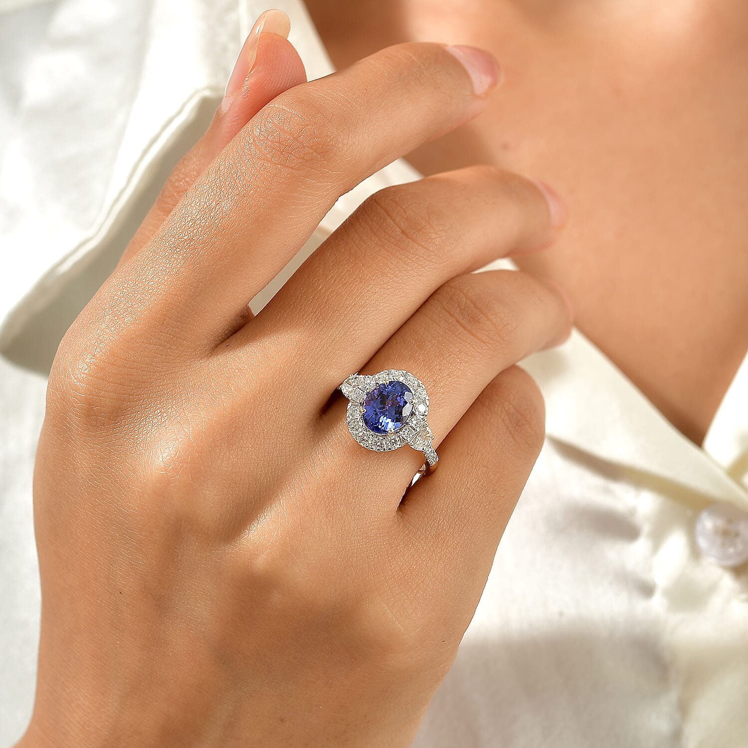 Certified & Appraised AAA Tanzanite and Luxuriant Lab Grown Diamond G-H SI 3.15 ctw Ring in 10K Yellow Gold (Size 6.0)