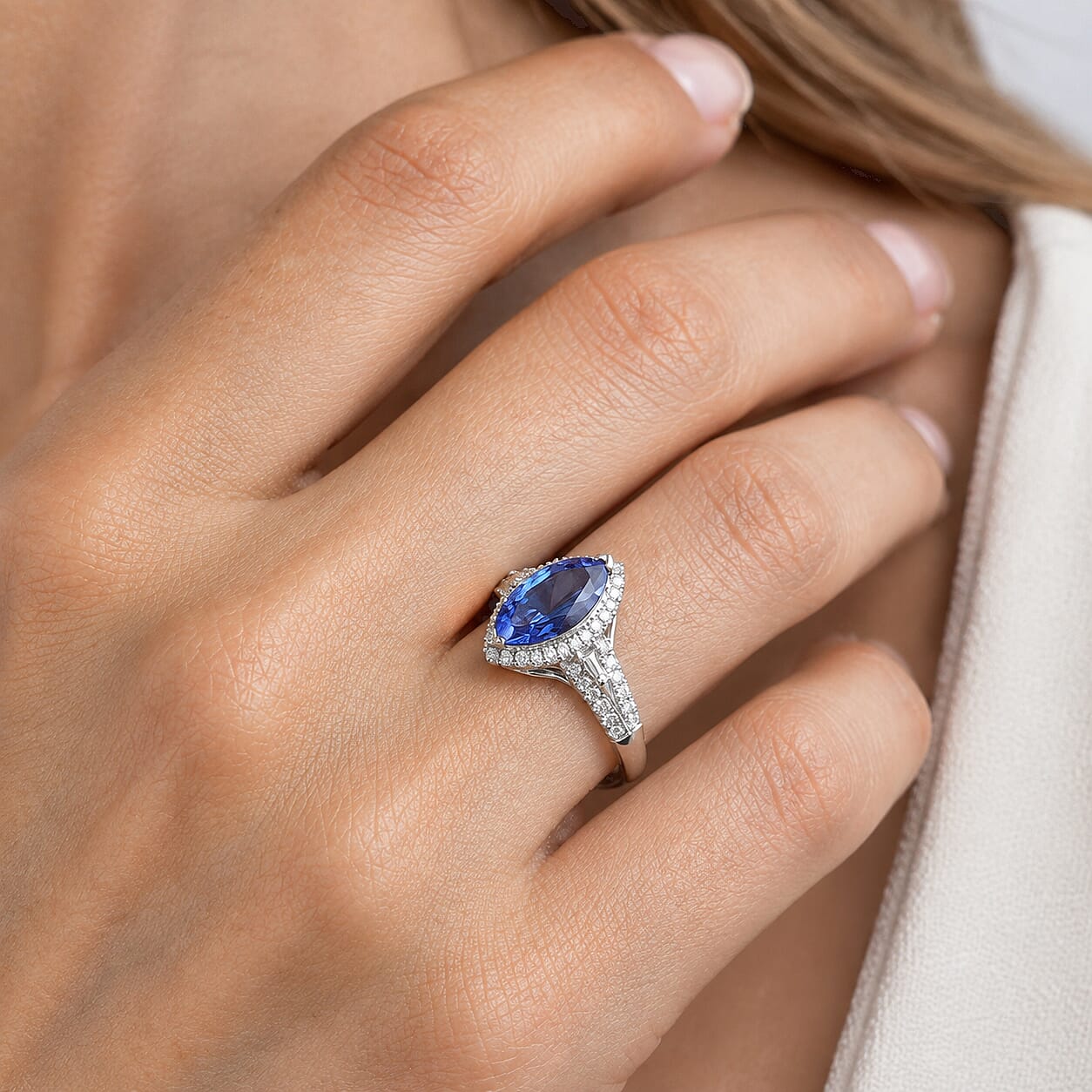 Luxoro Premium Tanzanite and Diamond I2 2.75 ctw Vintage Elegance Ring in 10K White Gold (Size 7.0)