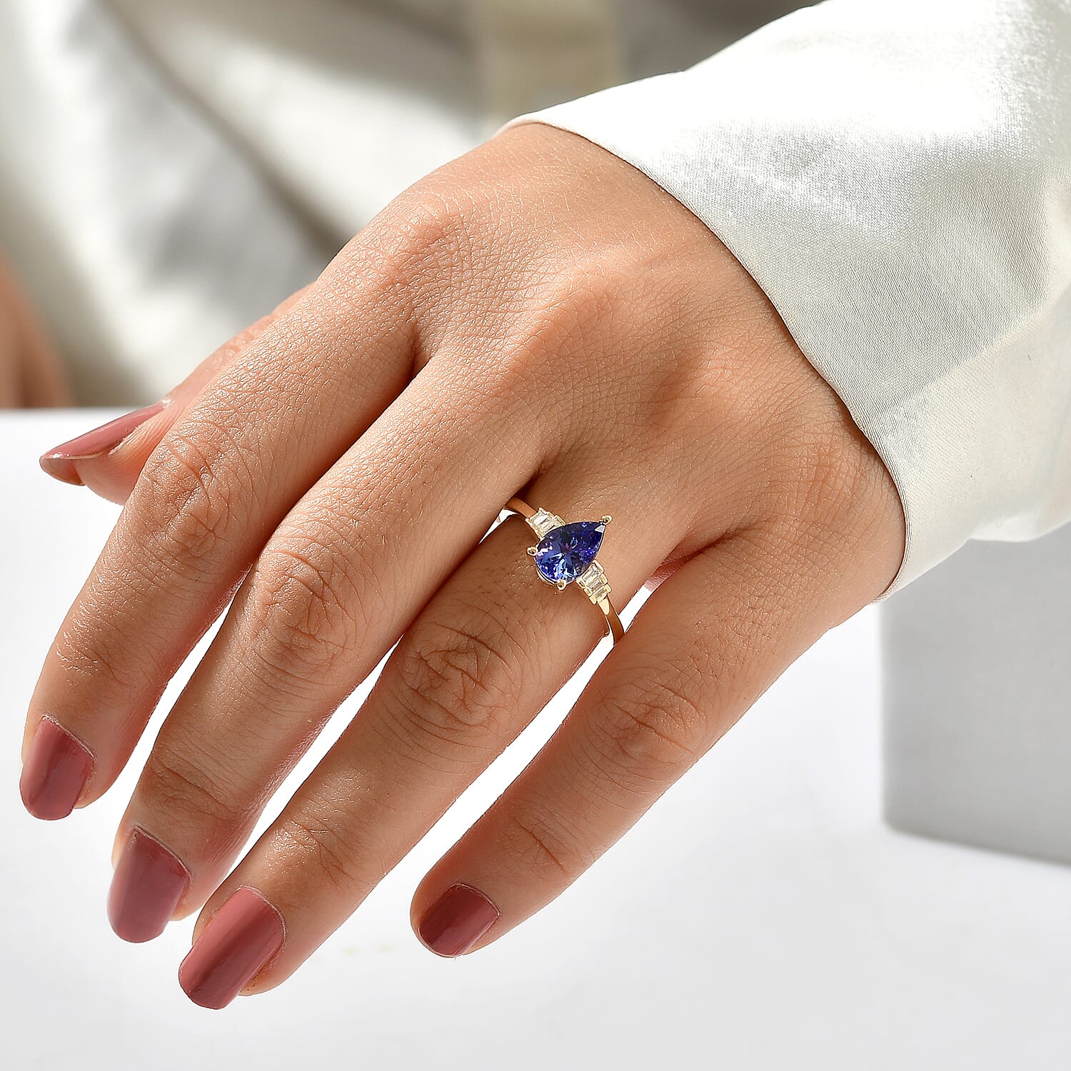 Luxoro Premium Tanzanite and Diamond I2 1.50 ctw Regal Grace Ring in 10K Yellow Gold (Size 7.0)