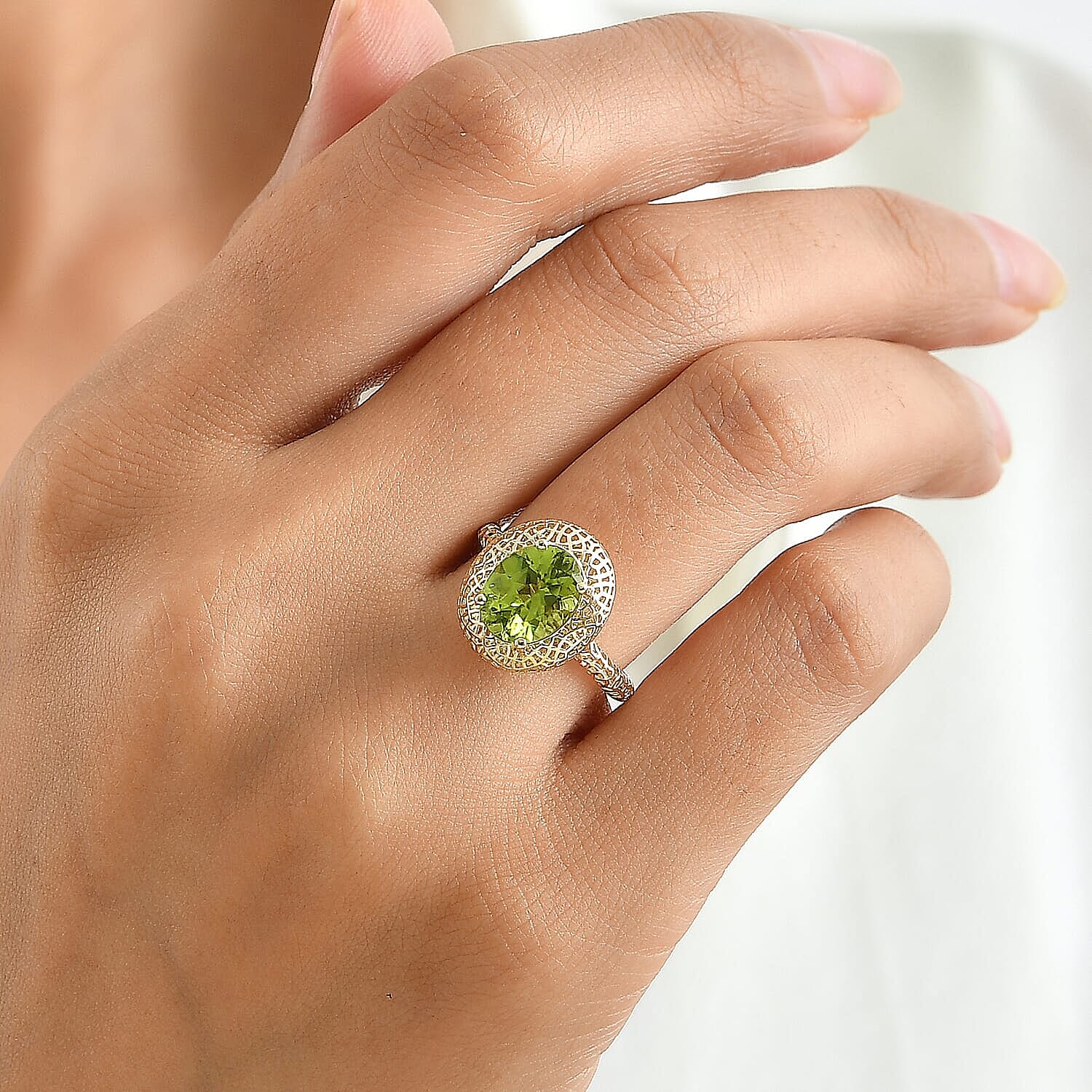 Mirage Collection AAA Hebei Peridot 2.70 ctw Verdant Crown Ring in 10K Yellow Gold (Size 6.0)