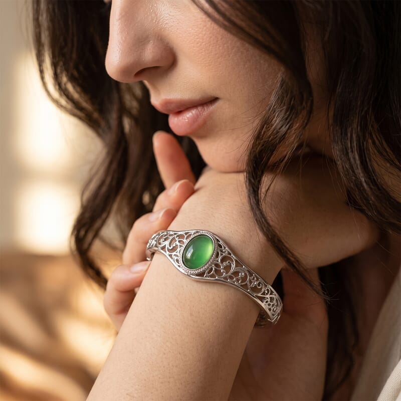 Verde Onyx 40.00 ctw Vintage Filigree Bangle Bracelet (7.00 In) In Silvertone