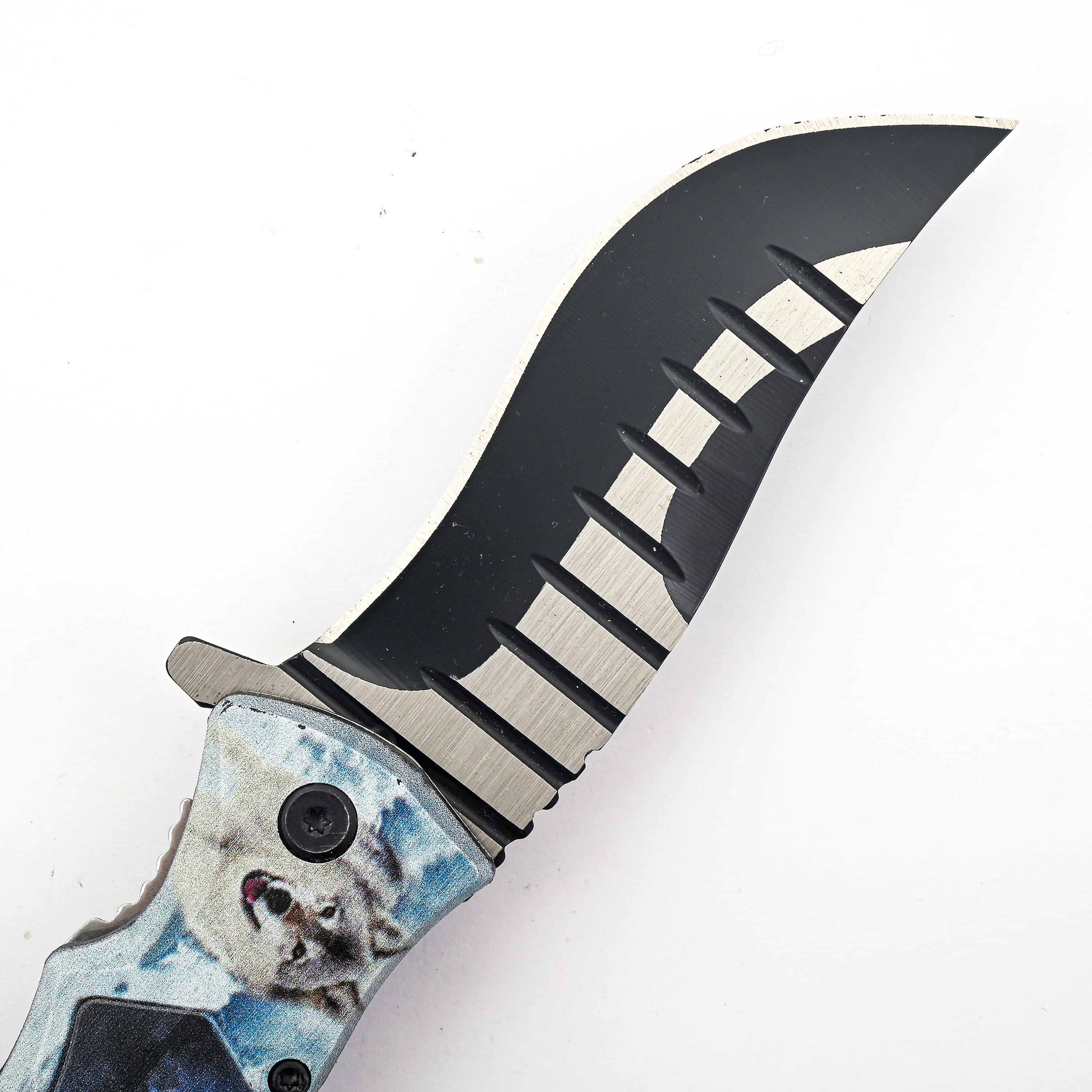 Wolf Pattern Folding Knife