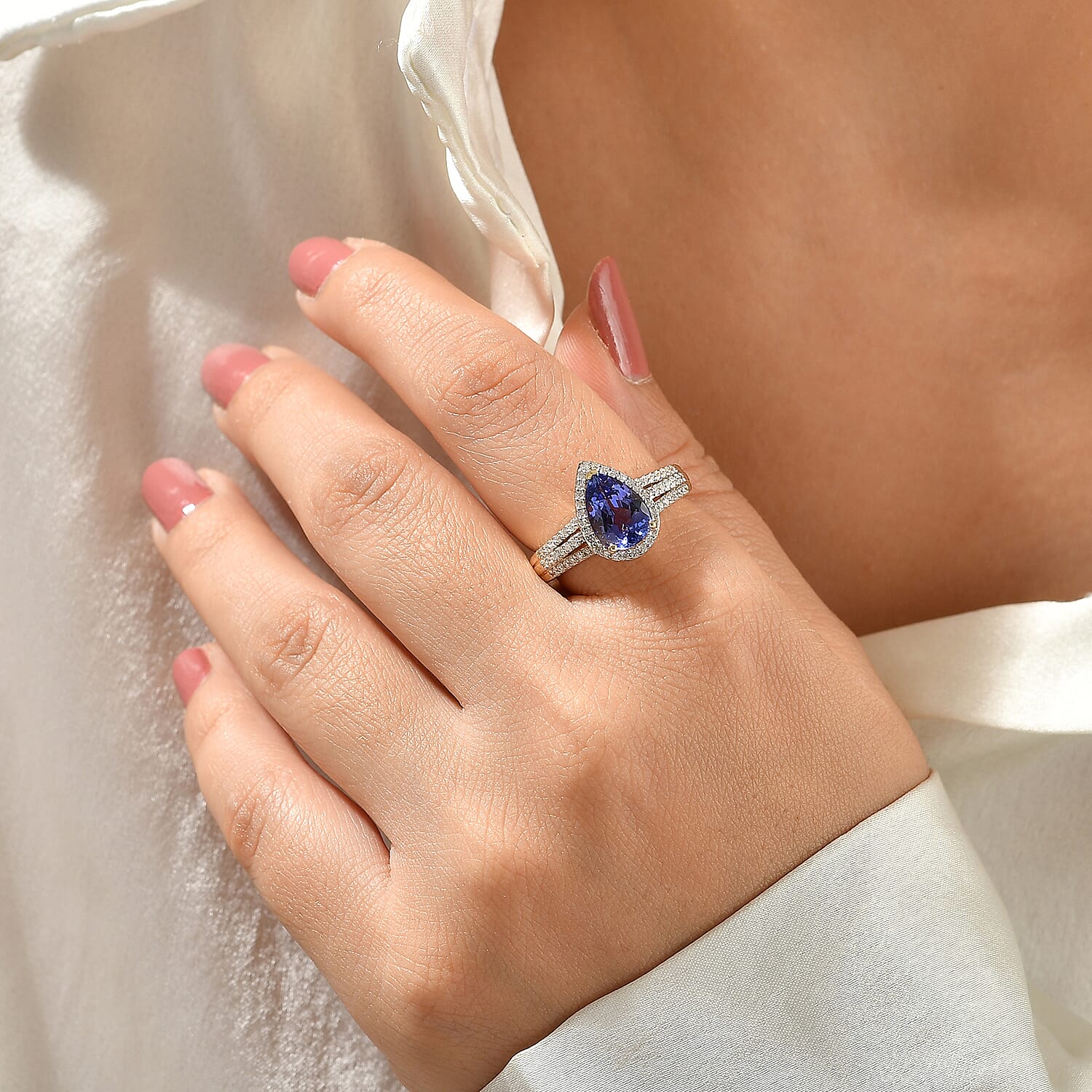 Luxoro 10K Yellow Gold Premium Tanzanite, Diamond (I2) (0.35 cts) Ring (Size 7.0) (4 g) 3.11 ctw