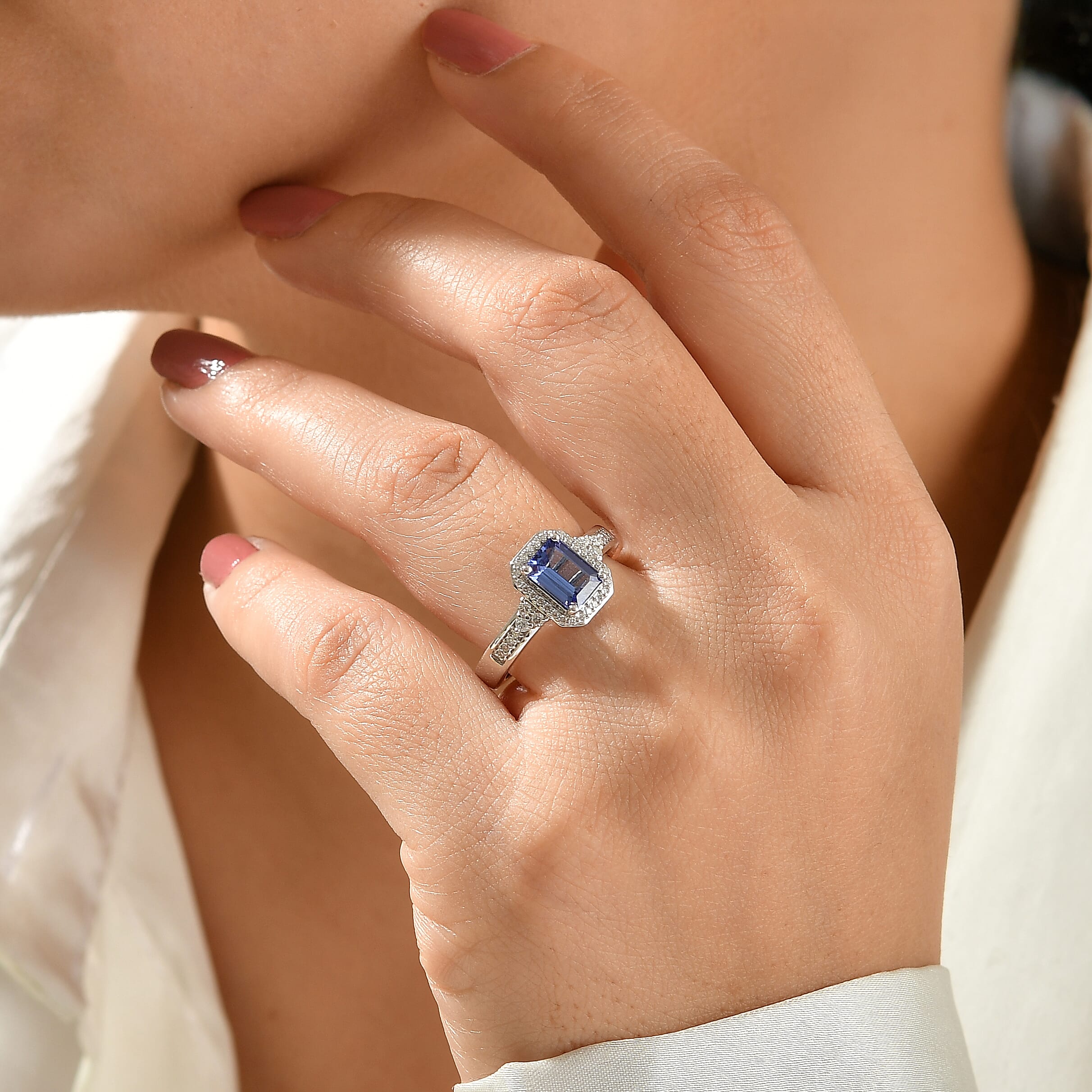 Luxoro Premium Tanzanite and Diamond I2 1.30 ctw Ring in 10K White Gold (Size 7.0) 4.30 Grams