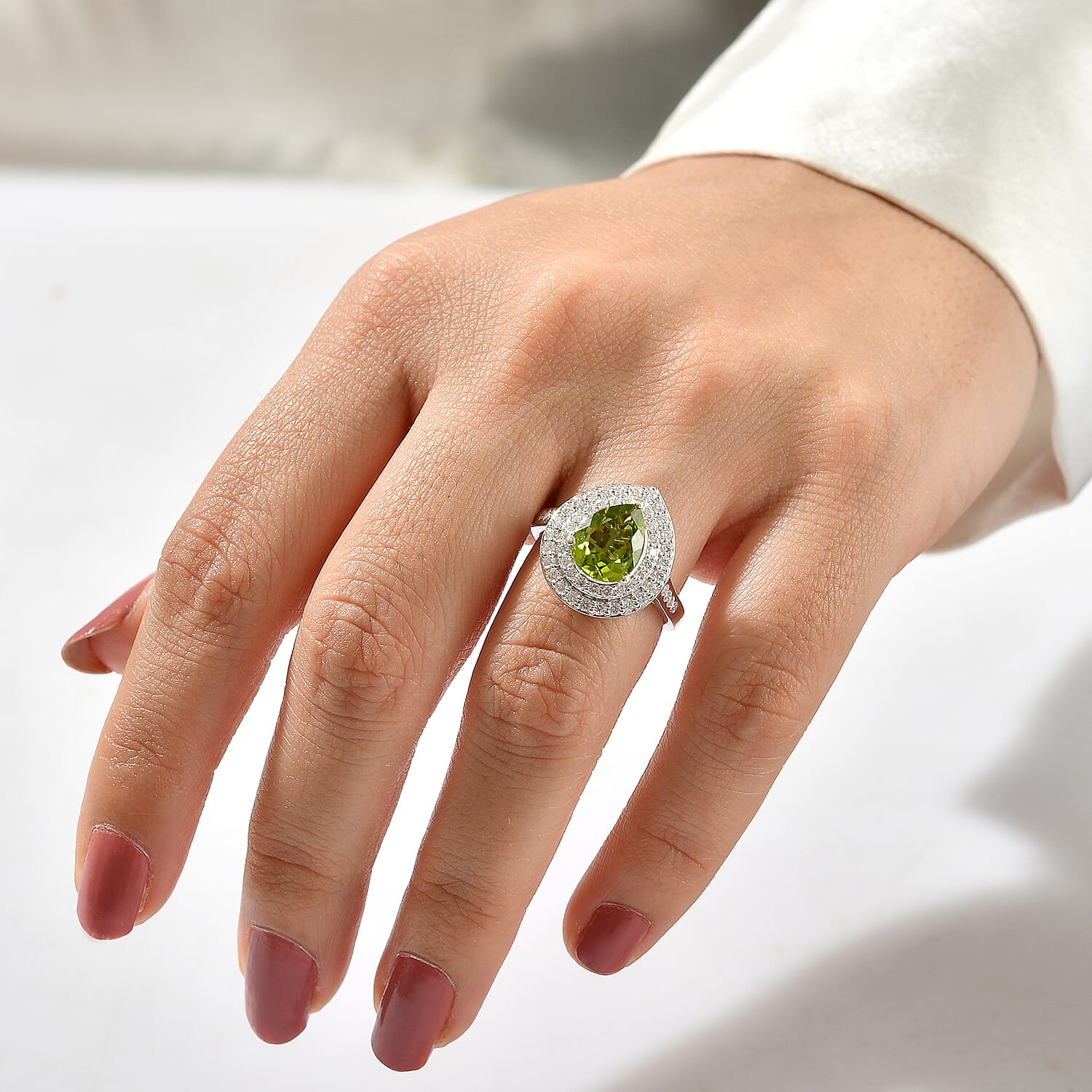 Certified and Appraised D'Joy Premium Hebei Peridot and Moissanite 2.90 ctw Ring in Rhodium Over Sterling Silver (Size 7.0)