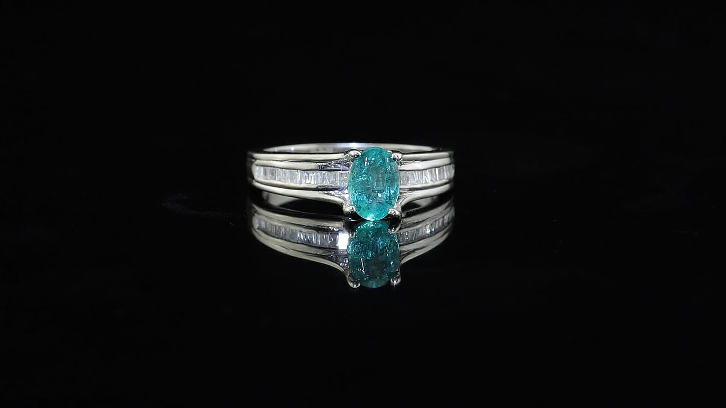 D''Joy Emerald and White Diamond 0.90 ctw Ring in Rhodium Over Sterling Silver (Size 7.0)