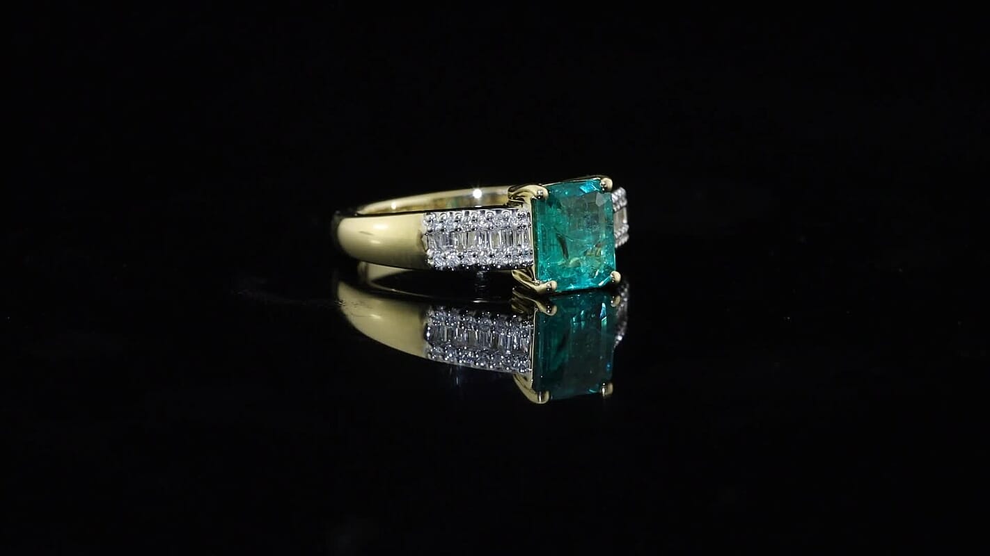 Luxoro 10K Yellow Gold AAA Emerald, White Diamond (I2) (0.20 cts) Ring (Size 10.0) 1.60 ctw