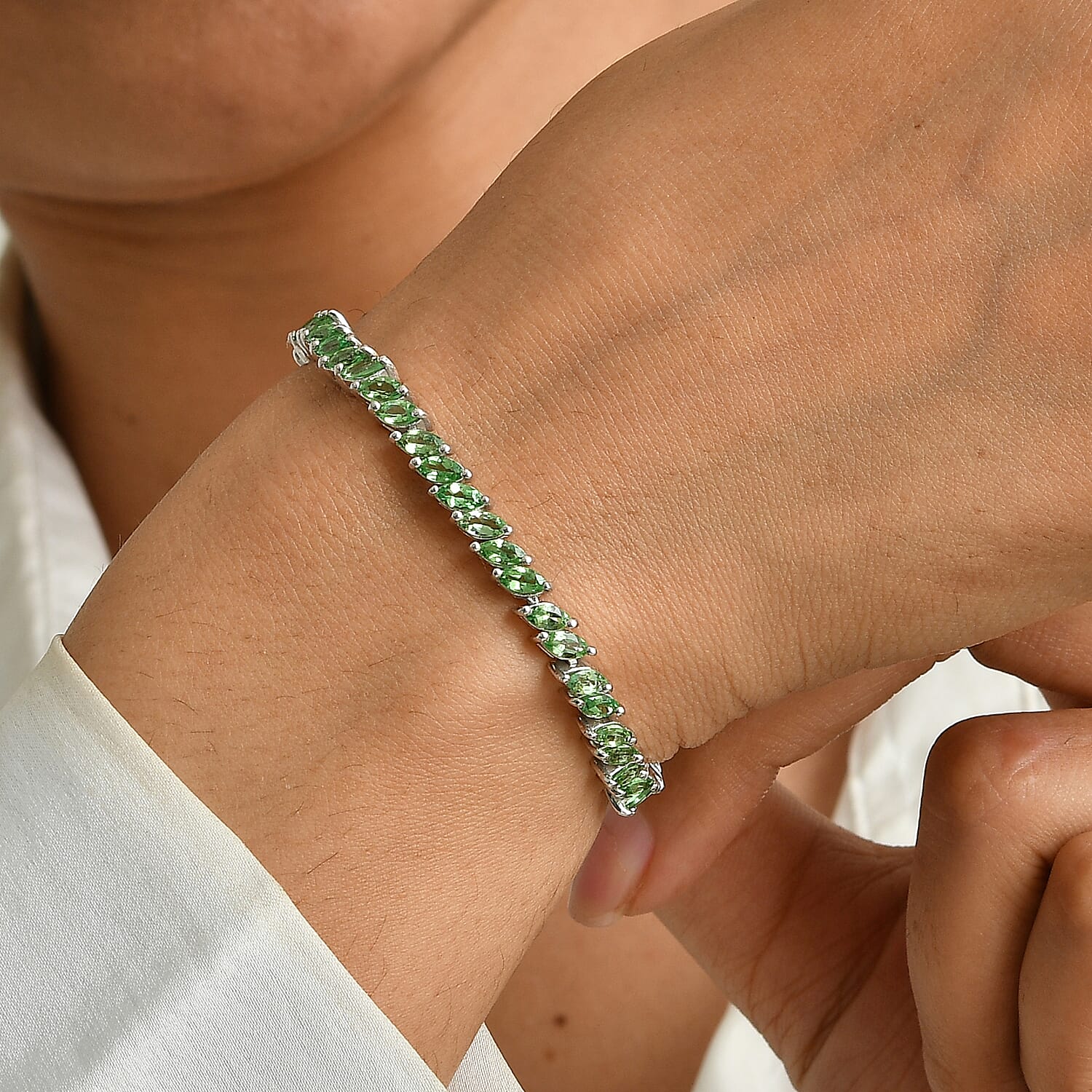 D'Joy Premium Tsavorite Garnet 7.70 ctw Bracelet in Rhodium Over Sterling Silver (7.25 In)