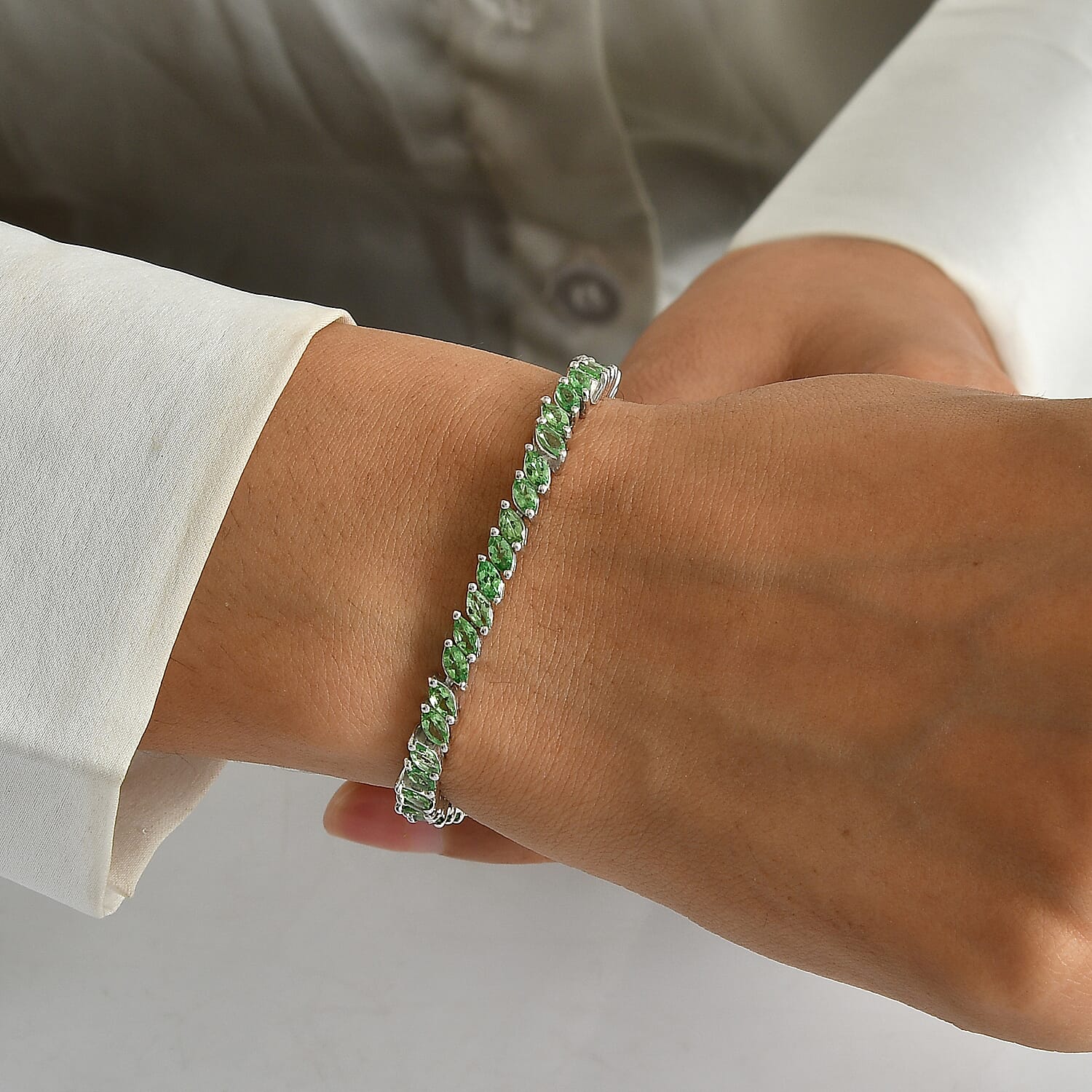 D'Joy Premium Tsavorite Garnet 7.15 ctw Petal Tennis Bracelet in Rhodium Over Sterling Silver (6.50 In)