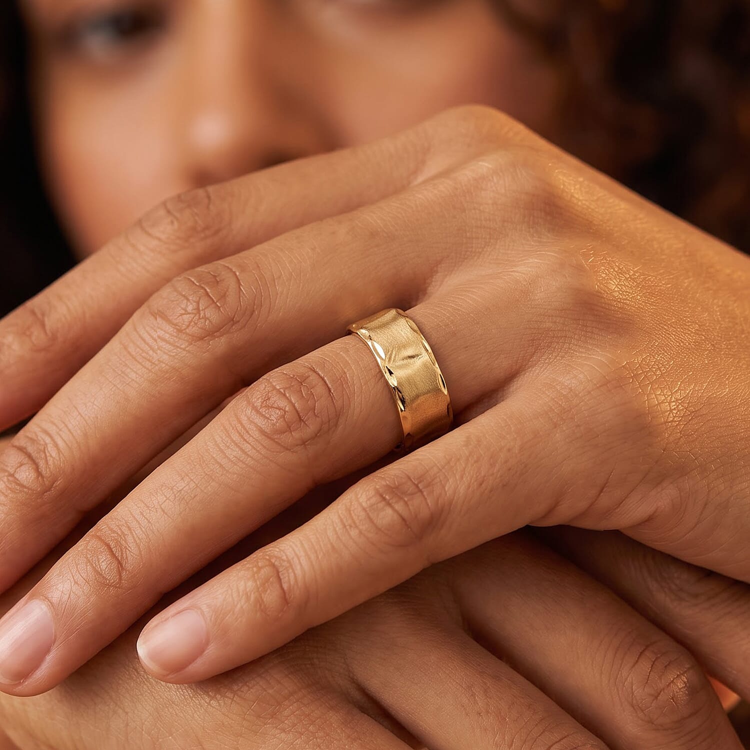 Italian Stained and Diamond-Cut Edges Ring in 10K Yellow Gold (Size 6.0) 2.50 Grams