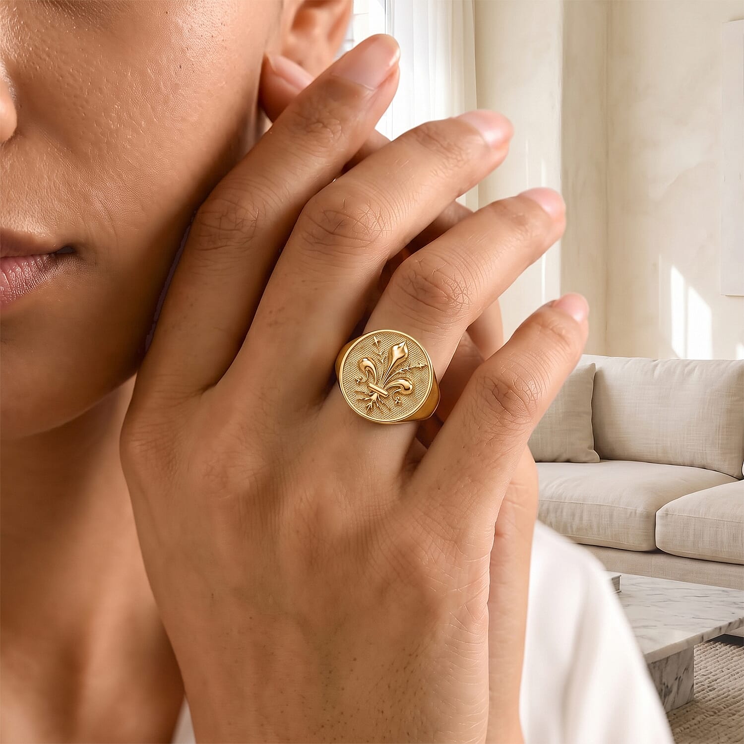 Italian Fleur De Lis Signet Ring in 10K Yellow Gold (Size 6.0) 2 Grams