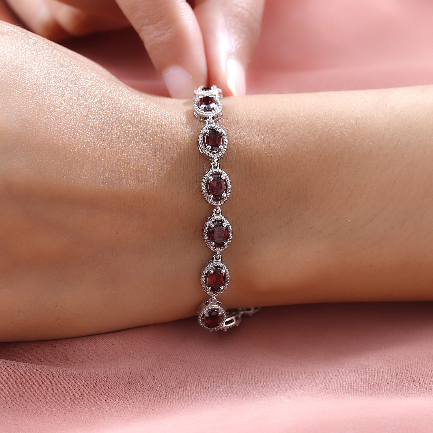 Mozambique Garnet Bracelet in Platinum Over Sterling Silver (7.25 In) 8.10 ctw