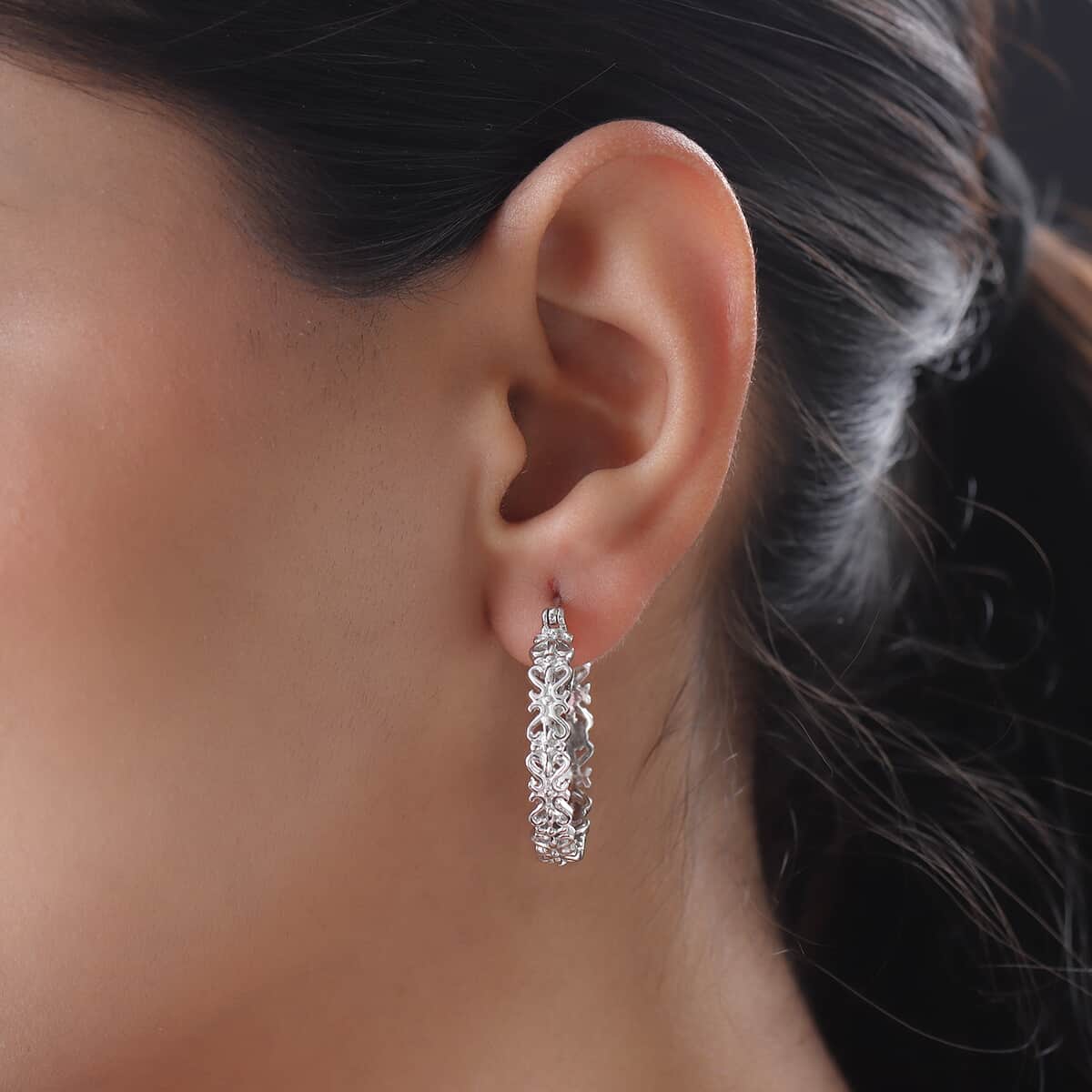 KARIS Hoop Earrings in Platinum Bond image number 1