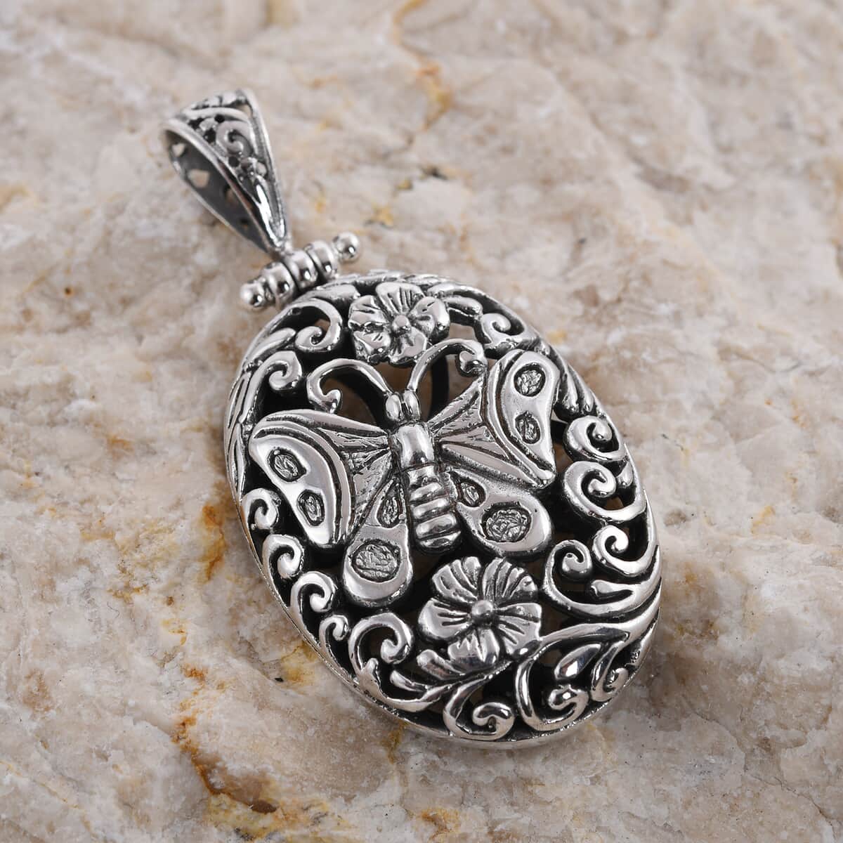 Sterling Silver Butterfly Pendant 8.9 Grams image number 1