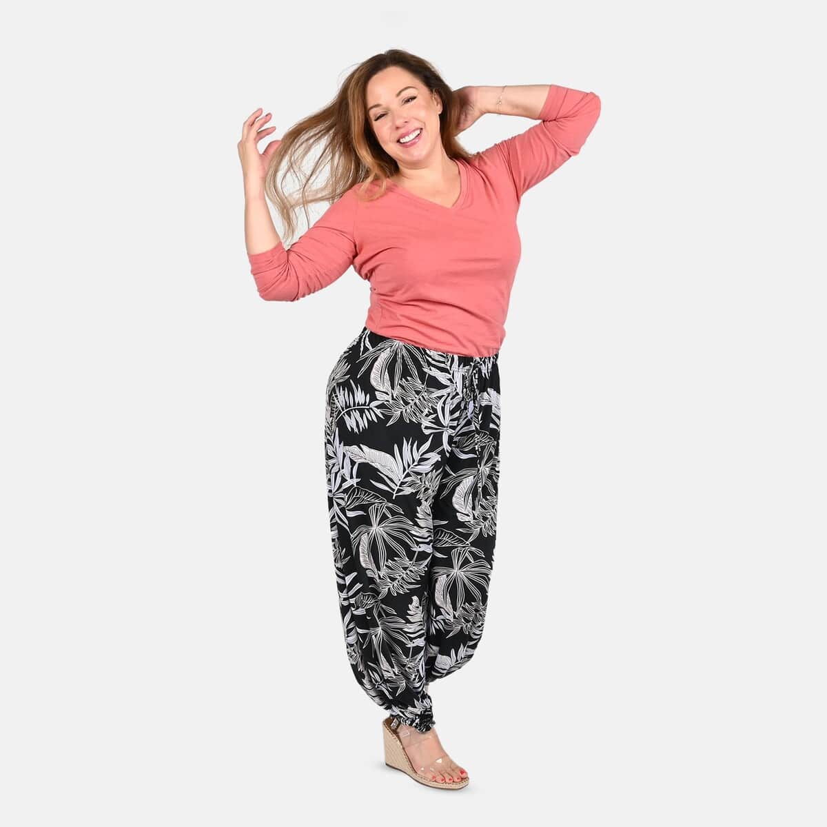 TAMSY Black and Beige Leaves Print Pattern Trousers - One Size Missy image number 0