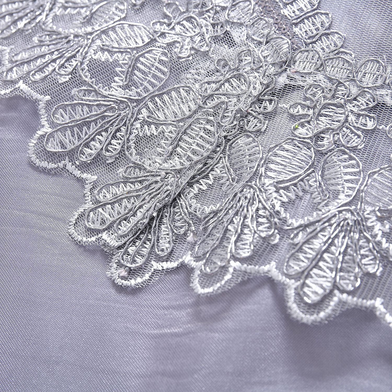 Homesmart Gray and Silver Paisley Pattern Polyester Lace Table Runner