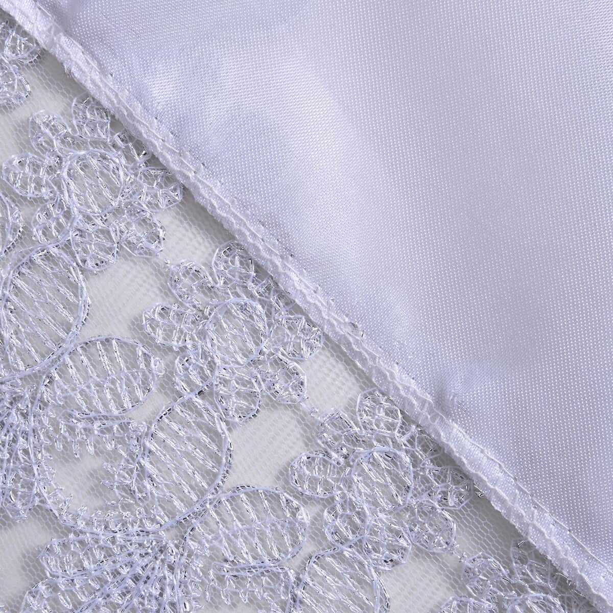 Homesmart White and Silver Floral Pattern Polyester Lace Table Runner image number 5