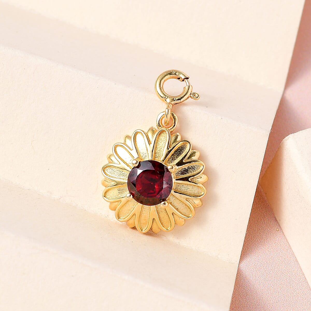 Mozambique Garnet Floral Charm in Vermeil Yellow Gold Over Sterling Silver 1.00 ctw image number 1