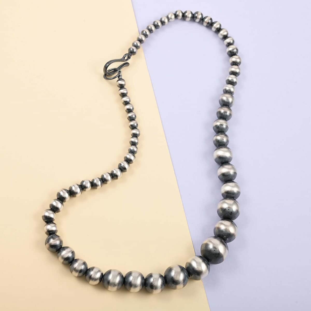 MADE IN AMERICA SANTA FE Style Sterling Silver 8mm Navajo Pearl Beaded Necklace (20 Inches) image number 1