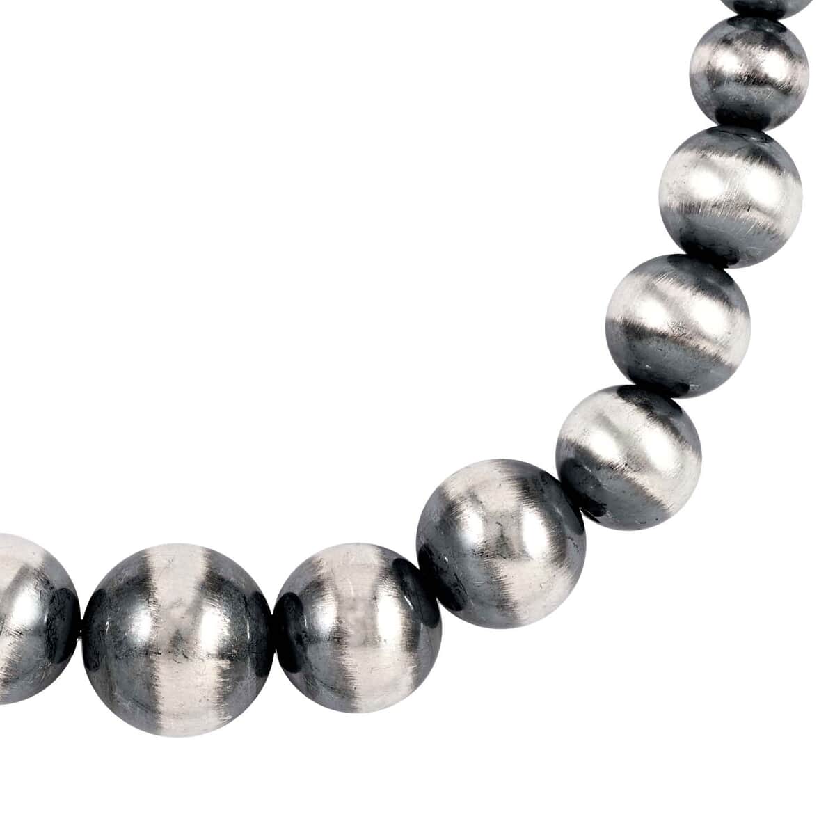 MADE IN AMERICA SANTA FE Style Sterling Silver 8mm Navajo Pearl Beaded Necklace (20 Inches) image number 3