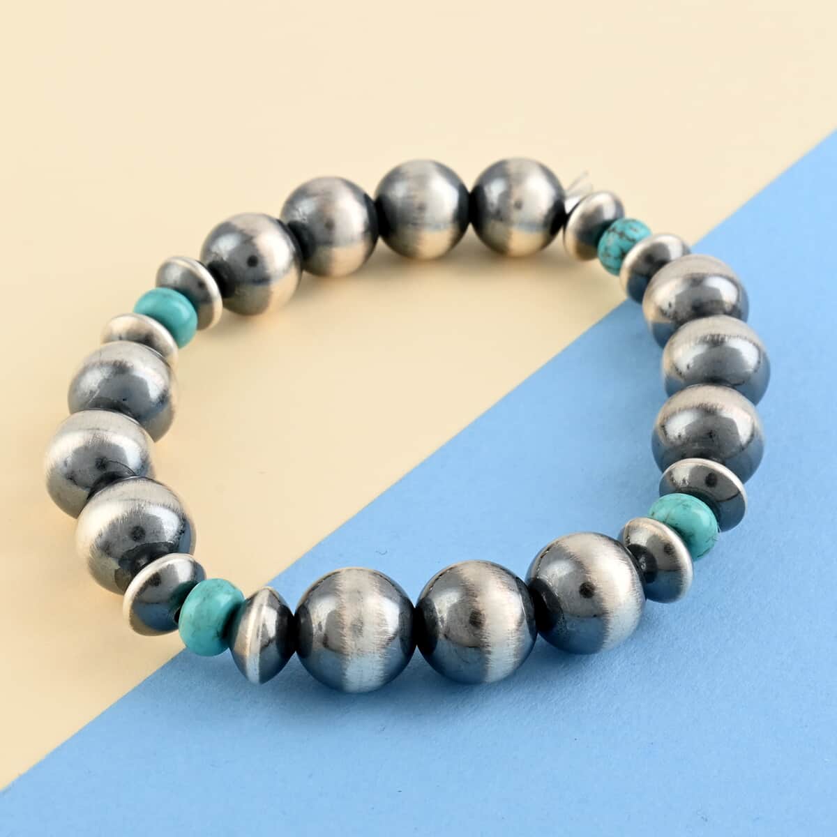 MADE IN AMERICA SANTA FE Style Turquoise and Navajo Pearl Stretch Bracelet in Sterling Silver 13.9 Grams 2.50 ctw image number 1