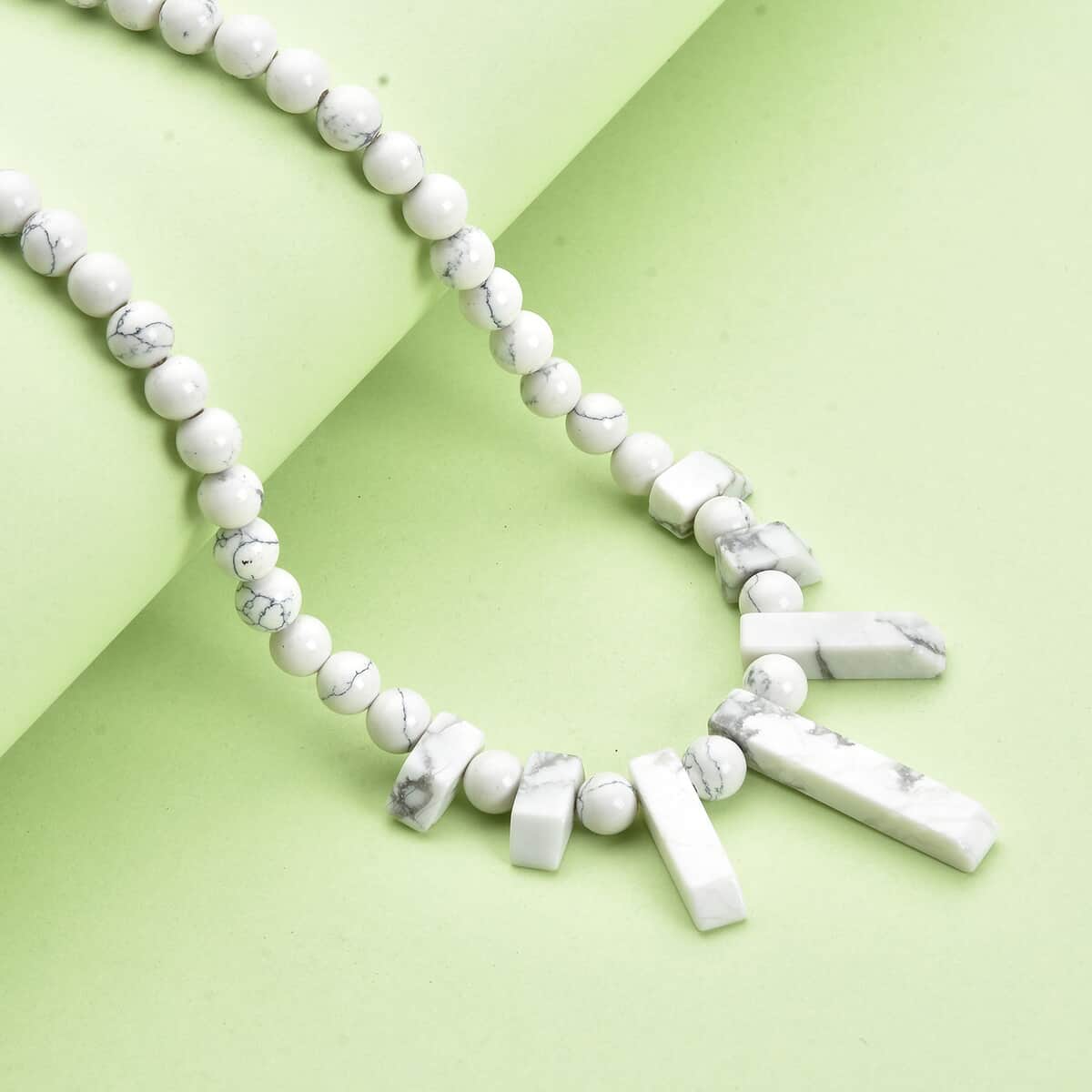 Constituted White Howlite Necklace 18 Inches in Silvertone 160.00 ctw image number 1