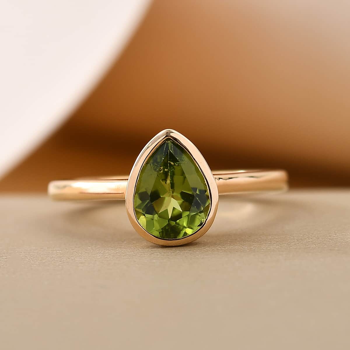 American Natural Arizona Peridot Solitaire Ring in Vermeil Yellow Gold Over Sterling Silver (Size 11.0) 1.15 ctw image number 1