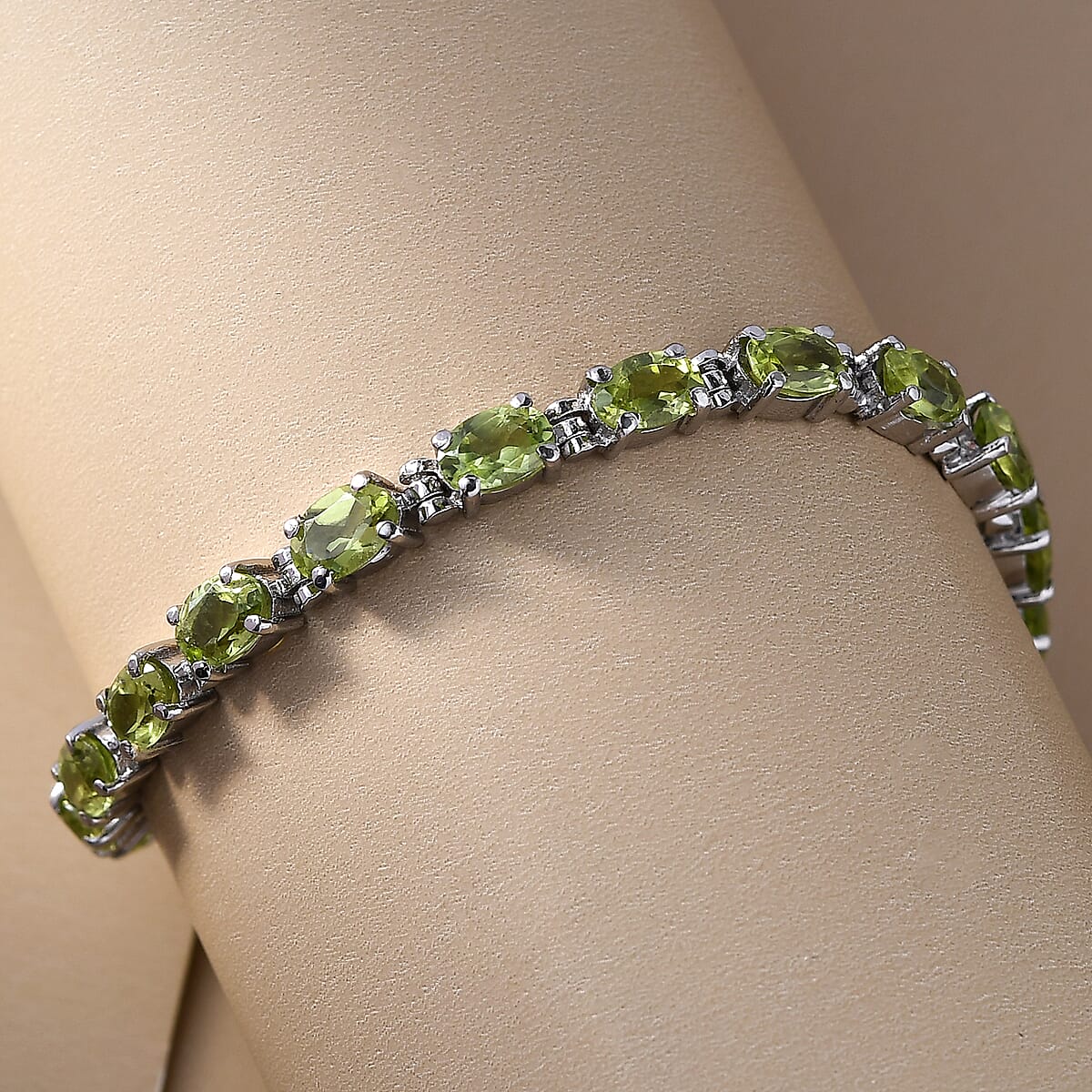 Hebei Peridot 10.35 ctw Bracelet in Stainless Steel (7.50 In) image number 1