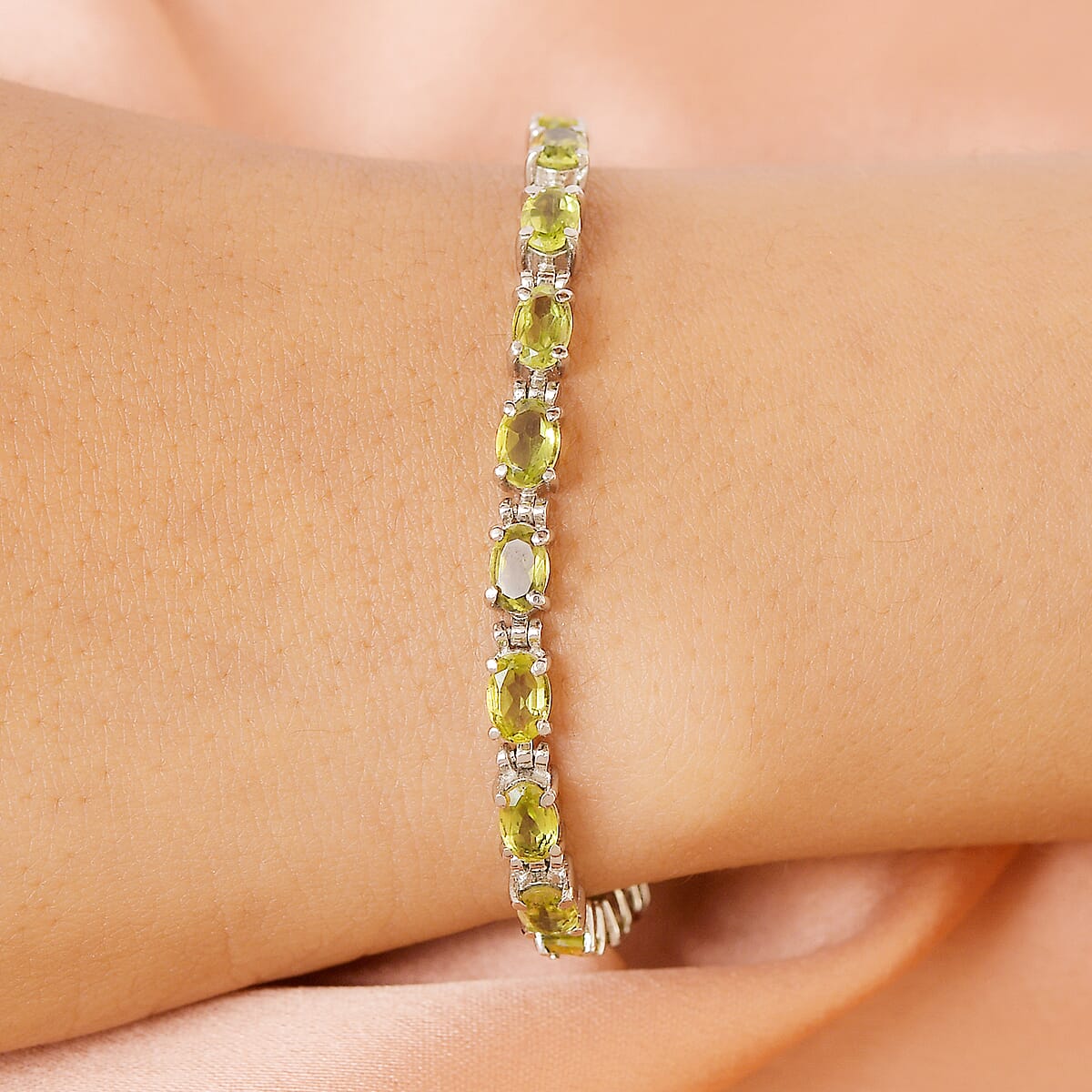Hebei Peridot 11.30 ctw Bracelet in Stainless Steel (8.00 In) image number 1