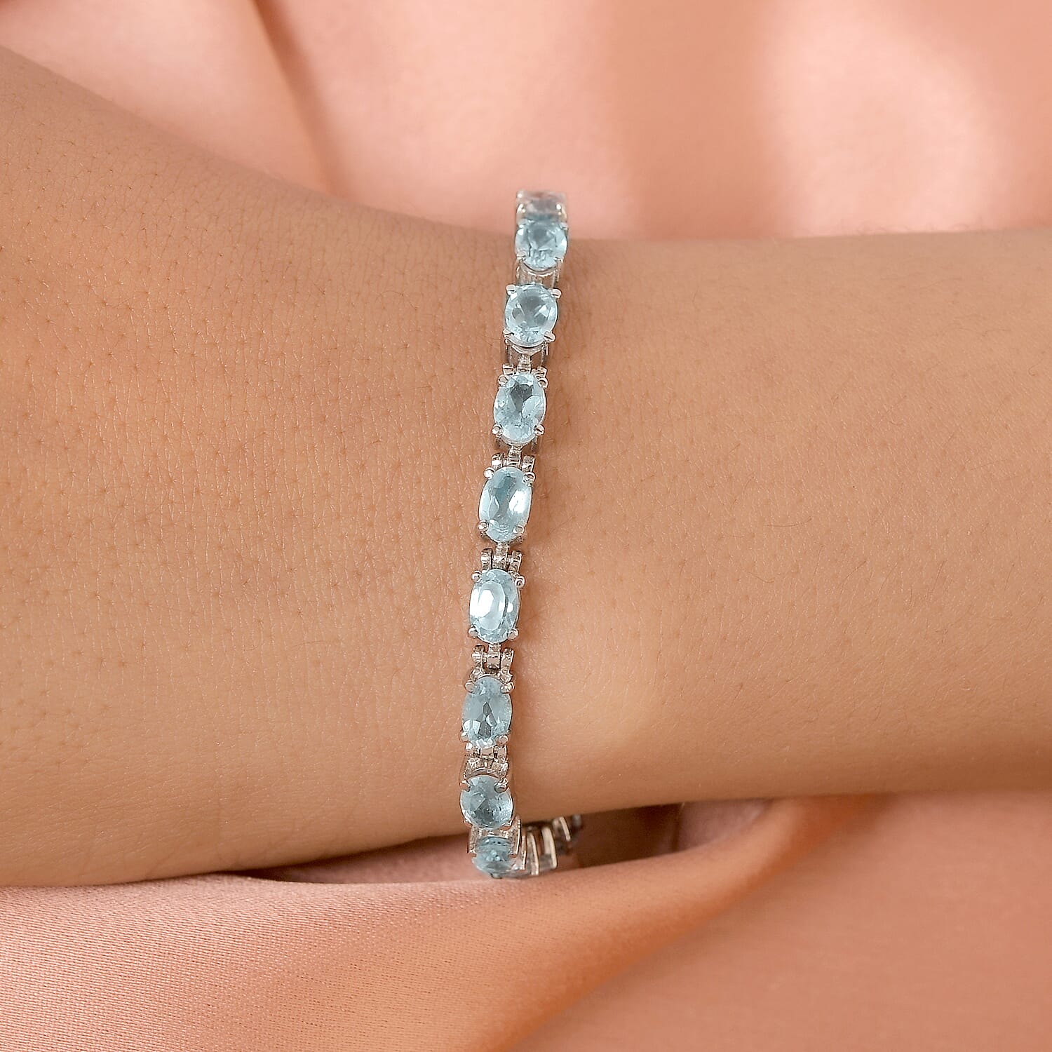 Sky Blue Topaz 14.10 ctw Bracelet in Stainless Steel (8.00 In)