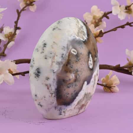 White Agate with Dendrite Figurine -M Approx. 3270 ctw image number 1