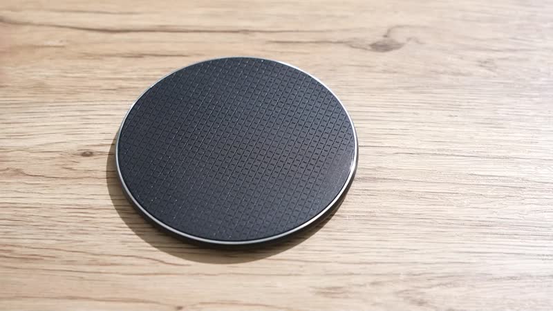 15W Wireless Fast Charger with 1 meter USB Cable