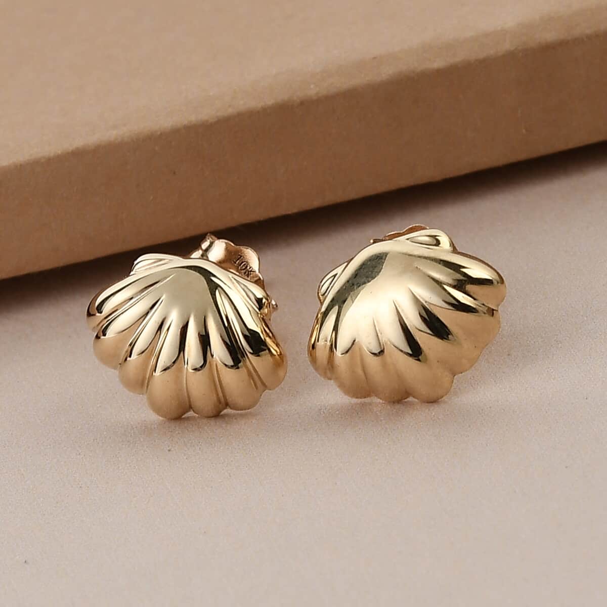 Luxoro 10K Yellow Gold Sea Shell Earrings image number 1