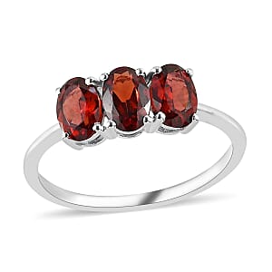 D'Joy Mozambique Garnet 1.75 ctw 3 Stone Ring in Sterling Silver (Size 9.0)