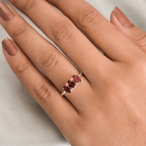D'Joy Mozambique Garnet 1.75 ctw 3 Stone Ring in Sterling Silver (Size 9.0)