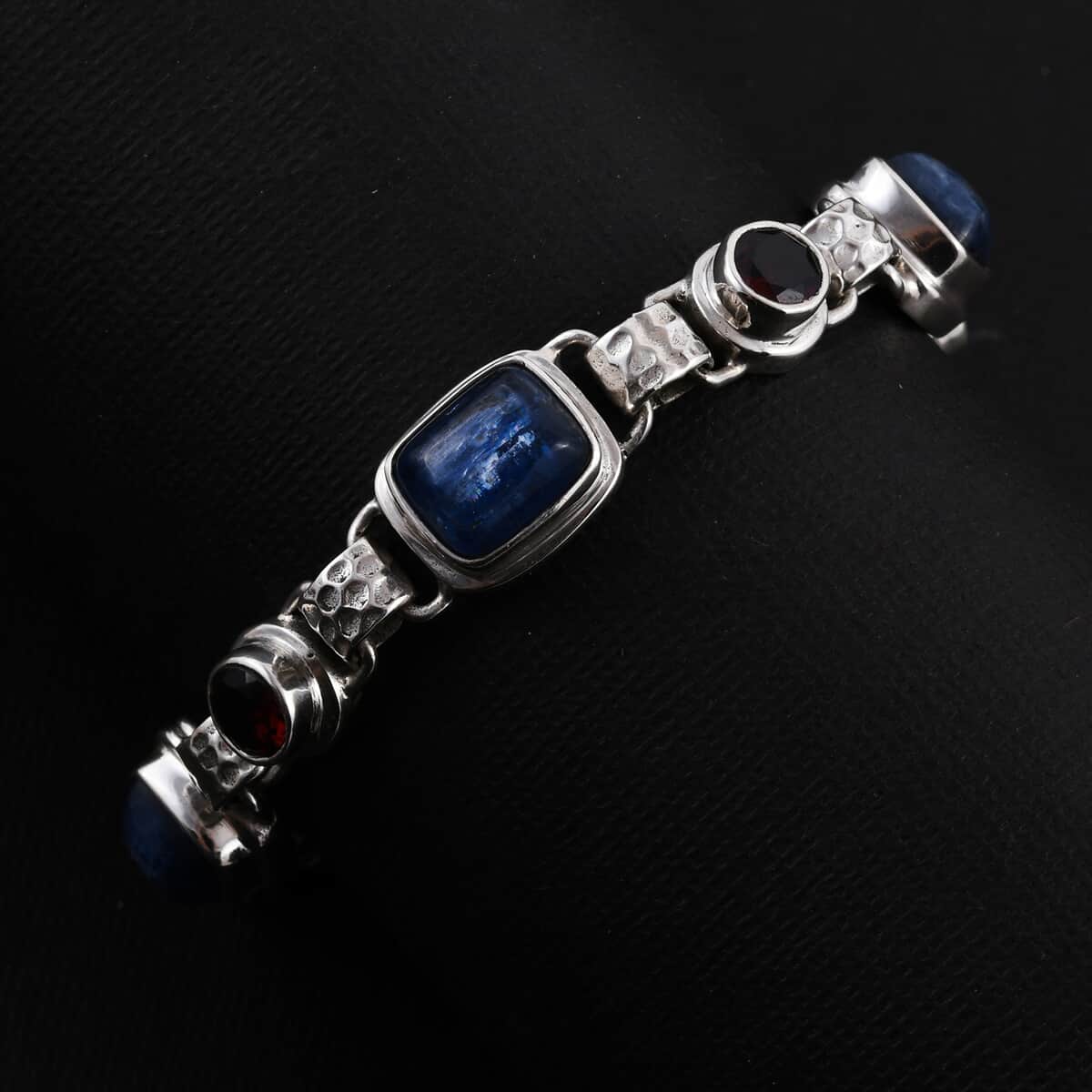 Bali Legacy Kyanite and Mozambique Garnet Bracelet in Sterling Silver (7.50 In) 26.10 ctw image number 1