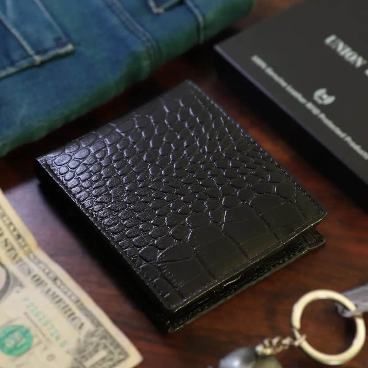 UNION CODE Black Croco Embossed Genuine Leather RFID Bi Fold Men's Wallet image number 1