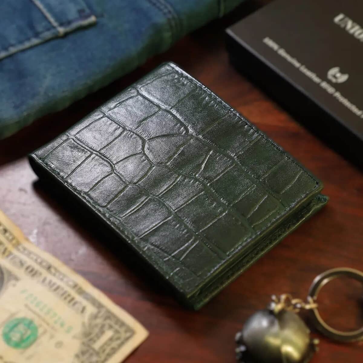 UNION CODE Green Croco Embossed Genuine Leather RFID Bi Fold Men's Wallet | Leather Card Holder Travel Wallet | Leather Purse for Men image number 1