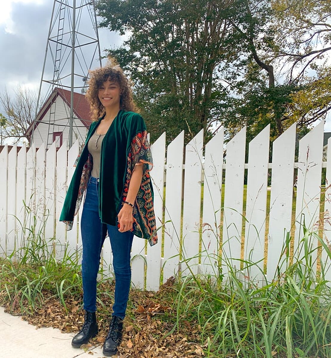 Tamsy Emerald Green 100% Polyester Velvet Kimono with Multicolor Floral Embroidered Sleeve image number 4