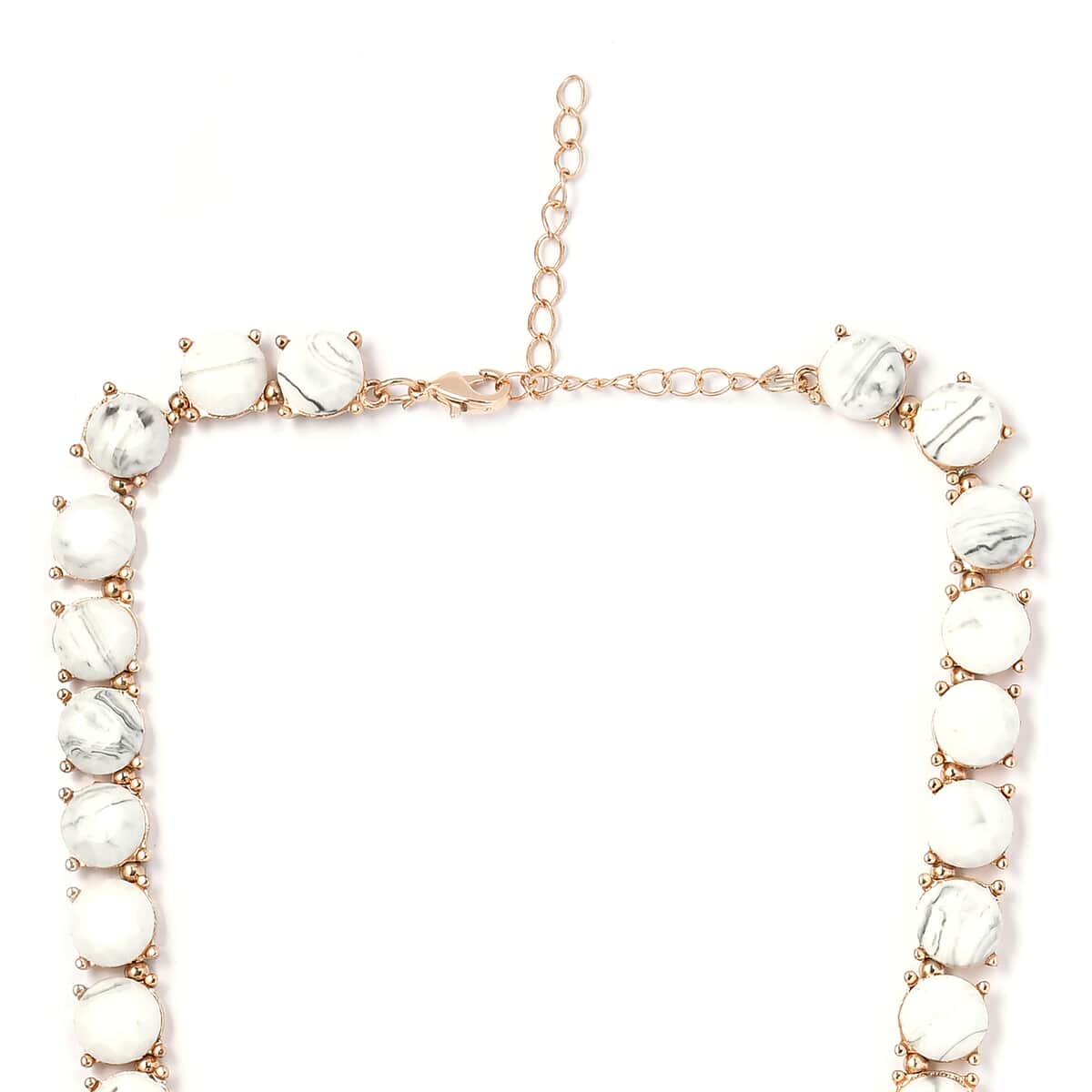 White Resin Statement Necklace 16.5-19.50 Inches in Goldtone image number 4