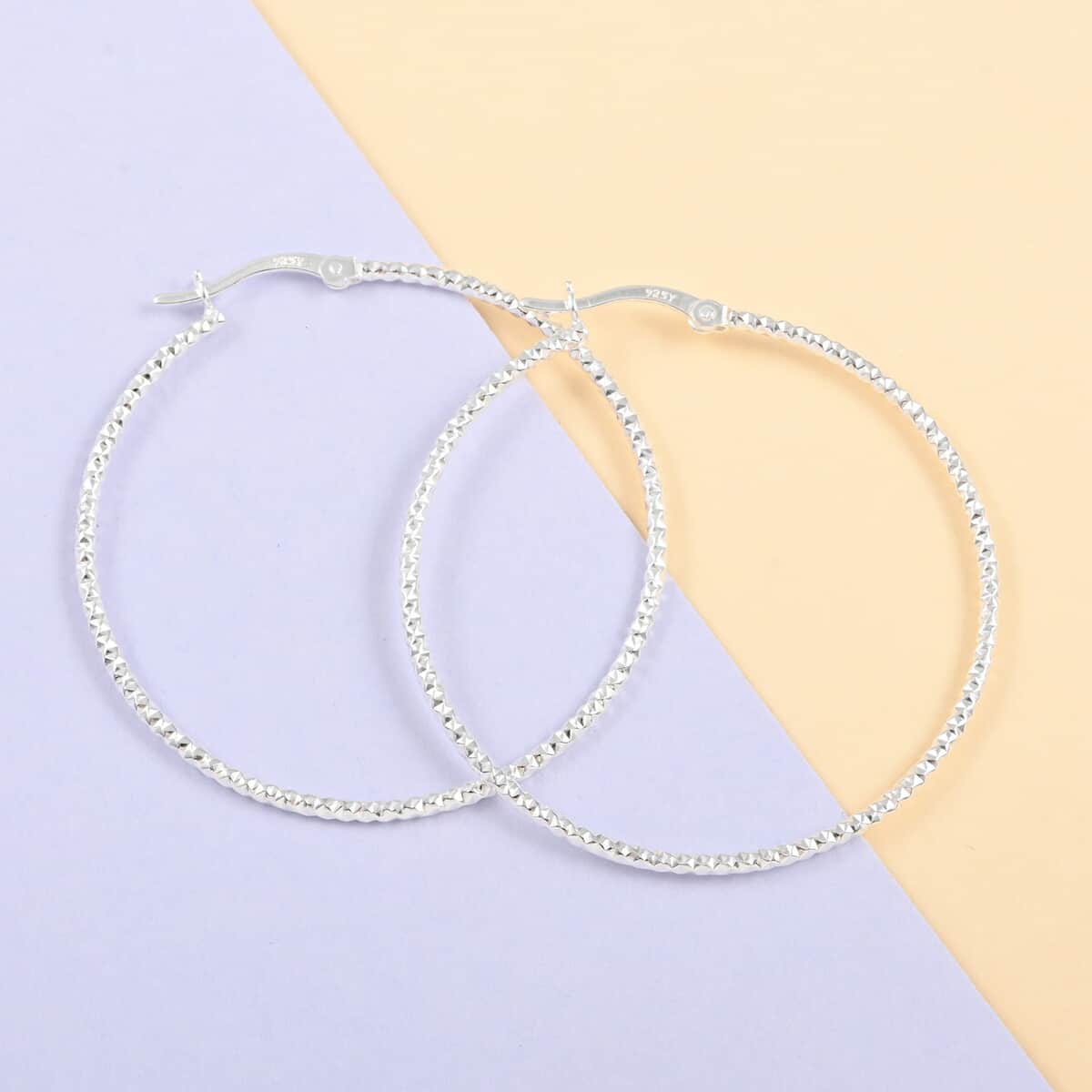 Sterling Silver Diamond-cut Hoop Earrings 2.50 Grams image number 1